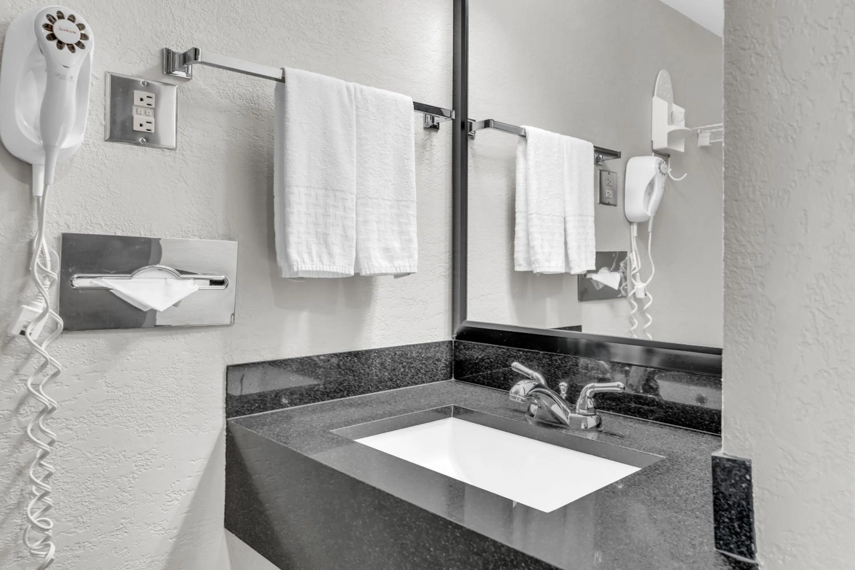 Seven Oaks Hotel Regina