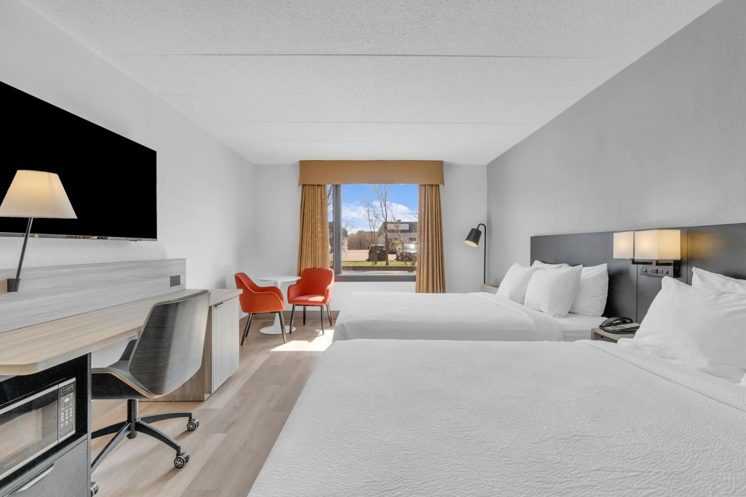 Bed in Seven Oaks Hotel Regina