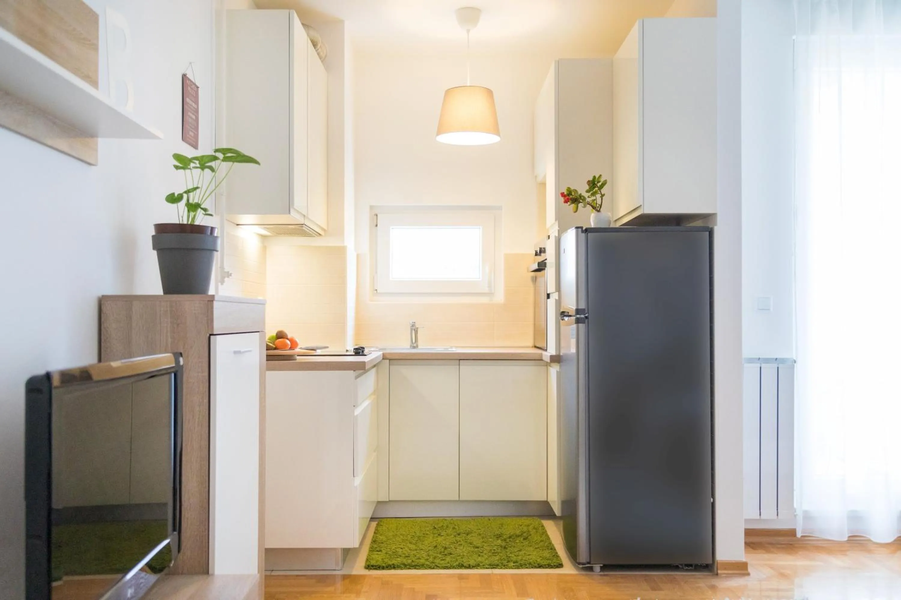 Kitchen or kitchenette in Cute and Sunny Studio in Zagreb with Balcony & Free Parking