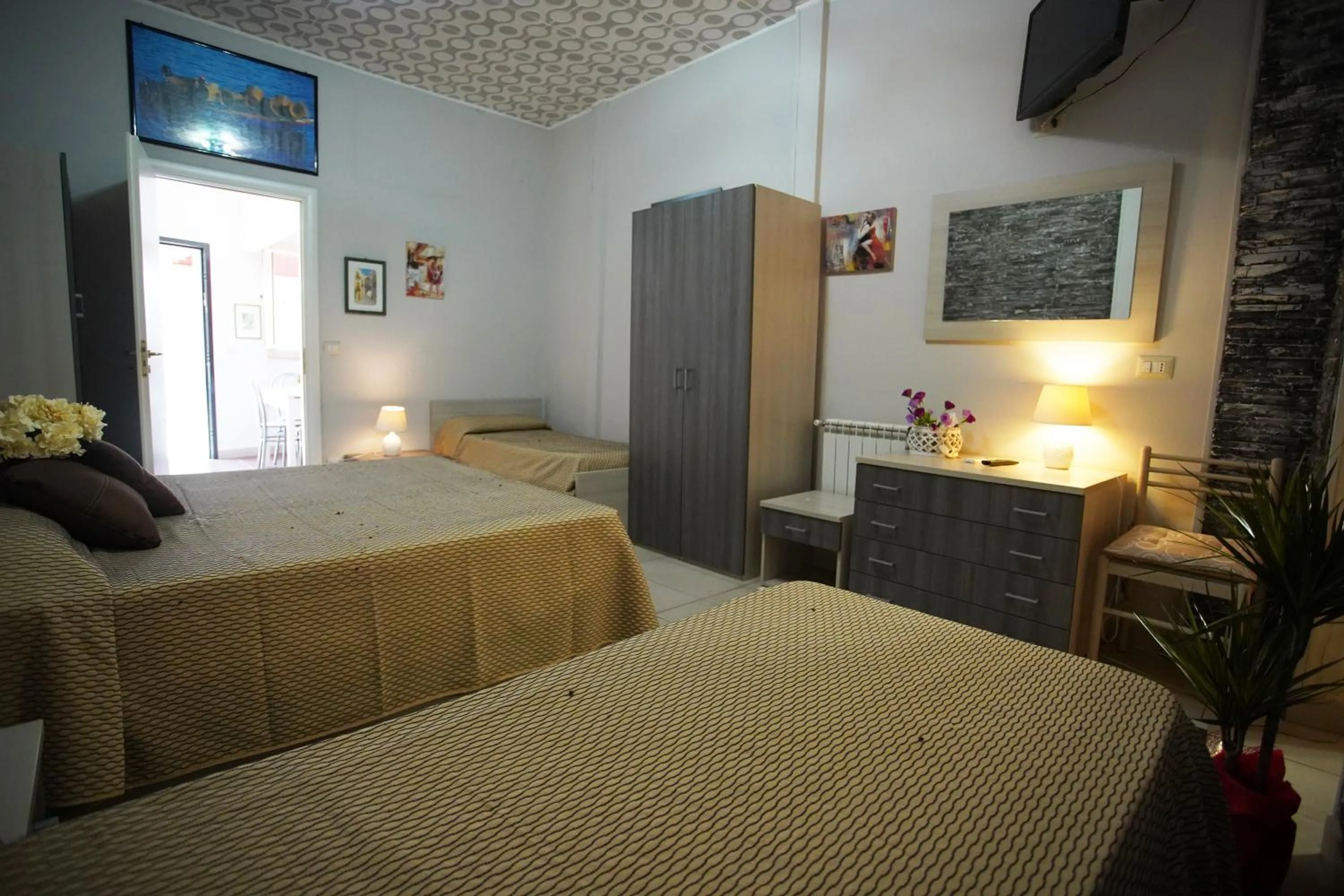 Photo of the whole room, Bed in Golden Dreams B&B