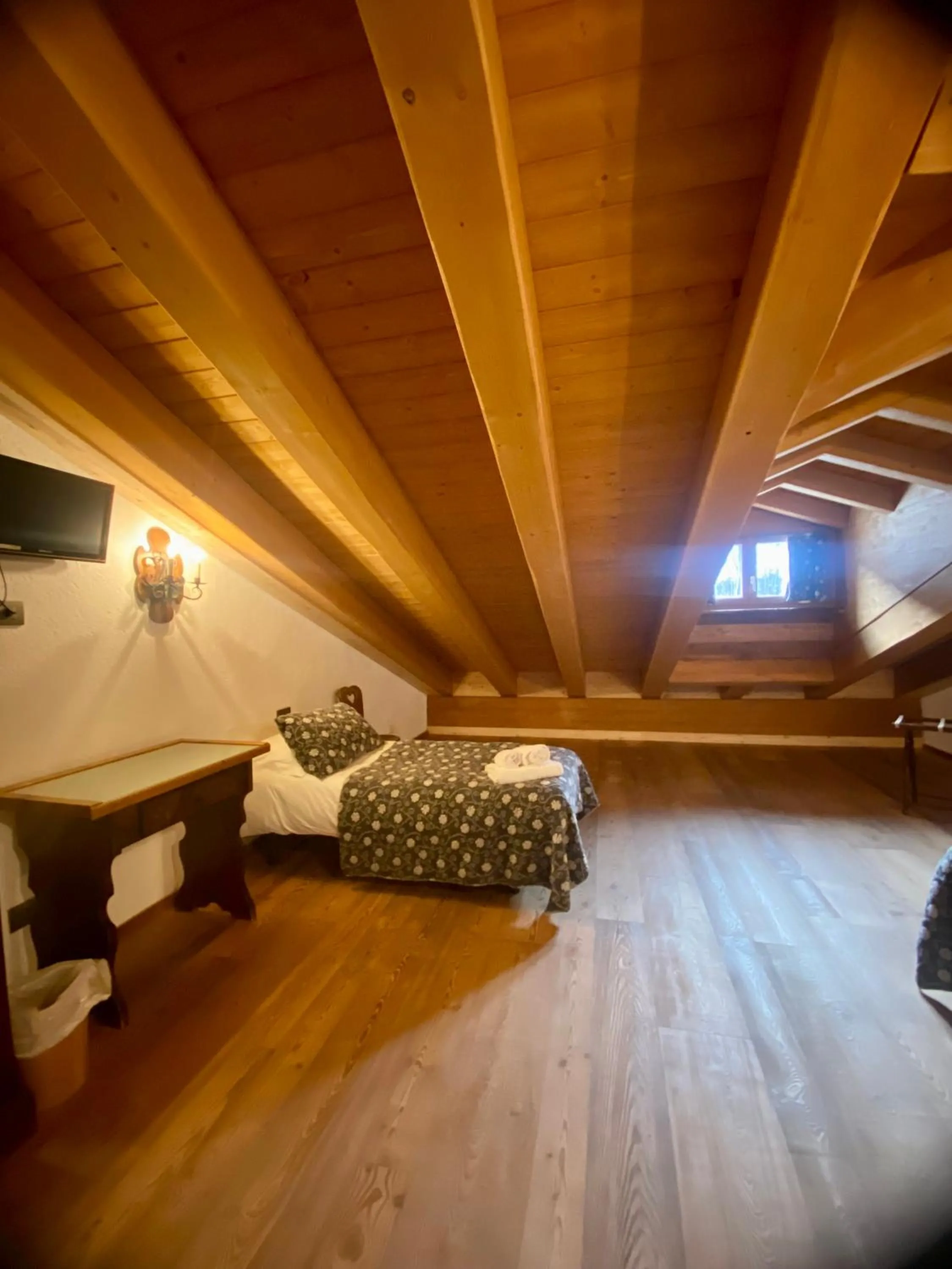 Bedroom, Bed in Hotel Edelweiss