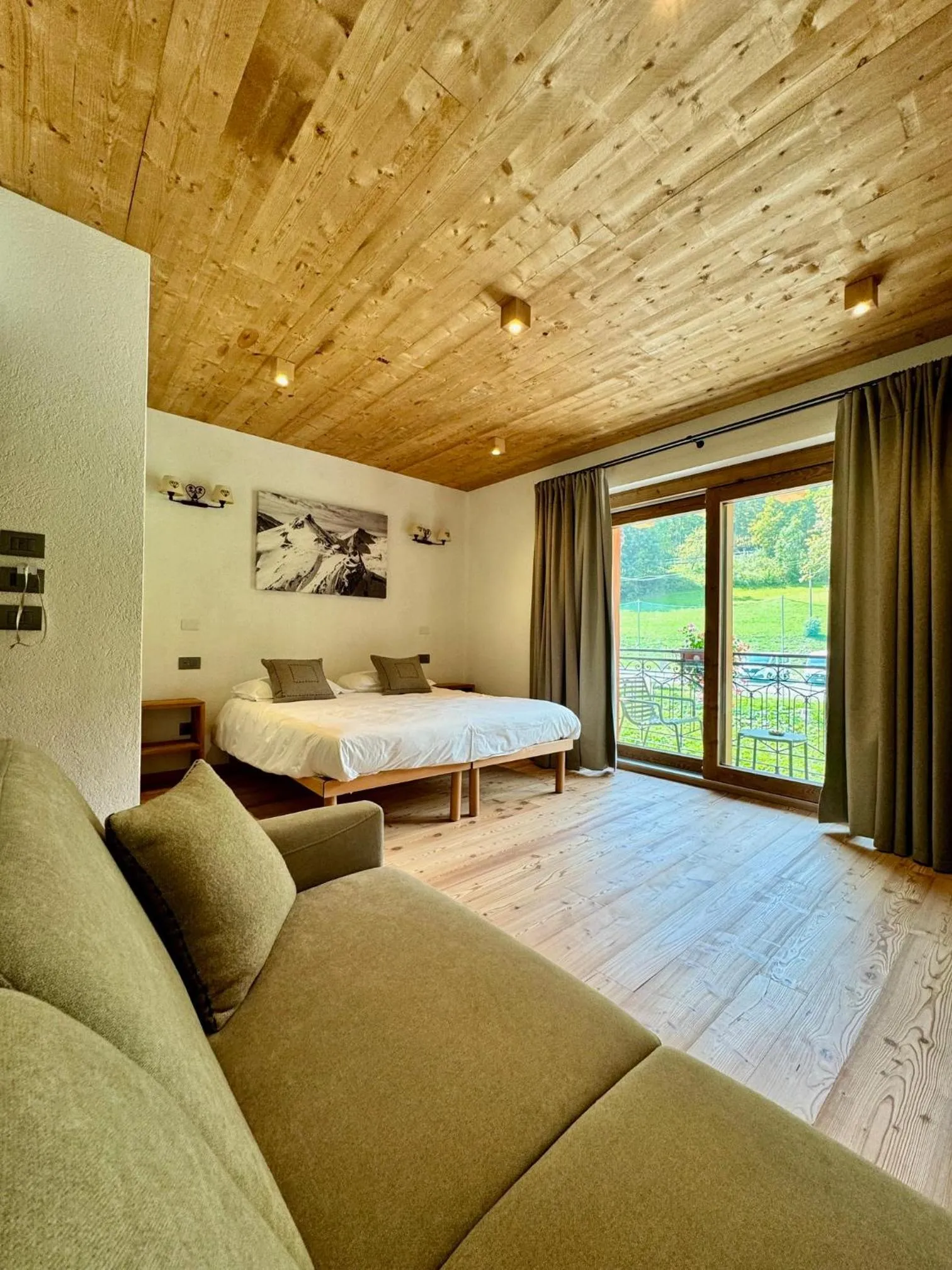 Bedroom, Bed in Hotel Edelweiss