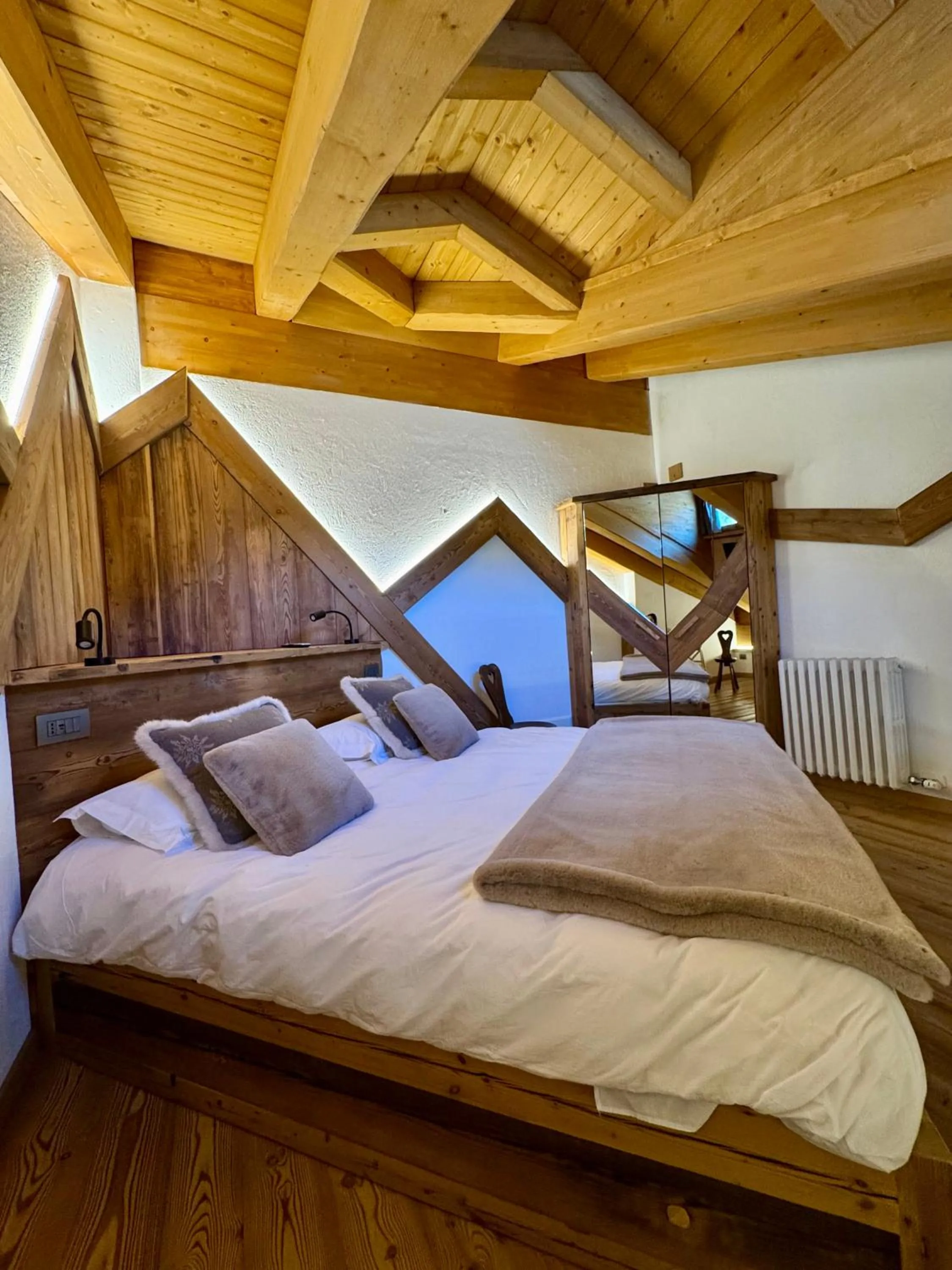 Bed in Hotel Edelweiss