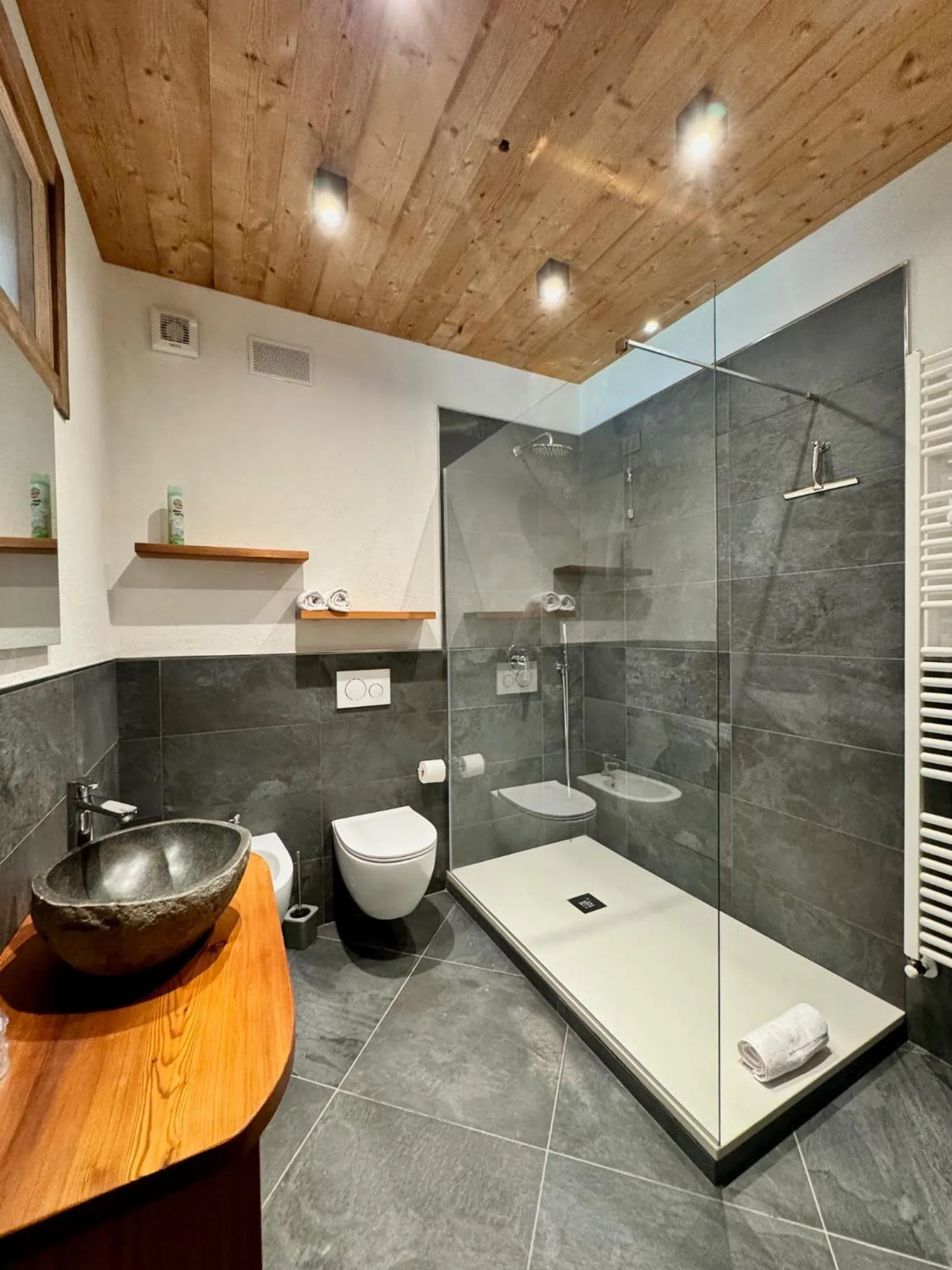 Bathroom in Hotel Edelweiss