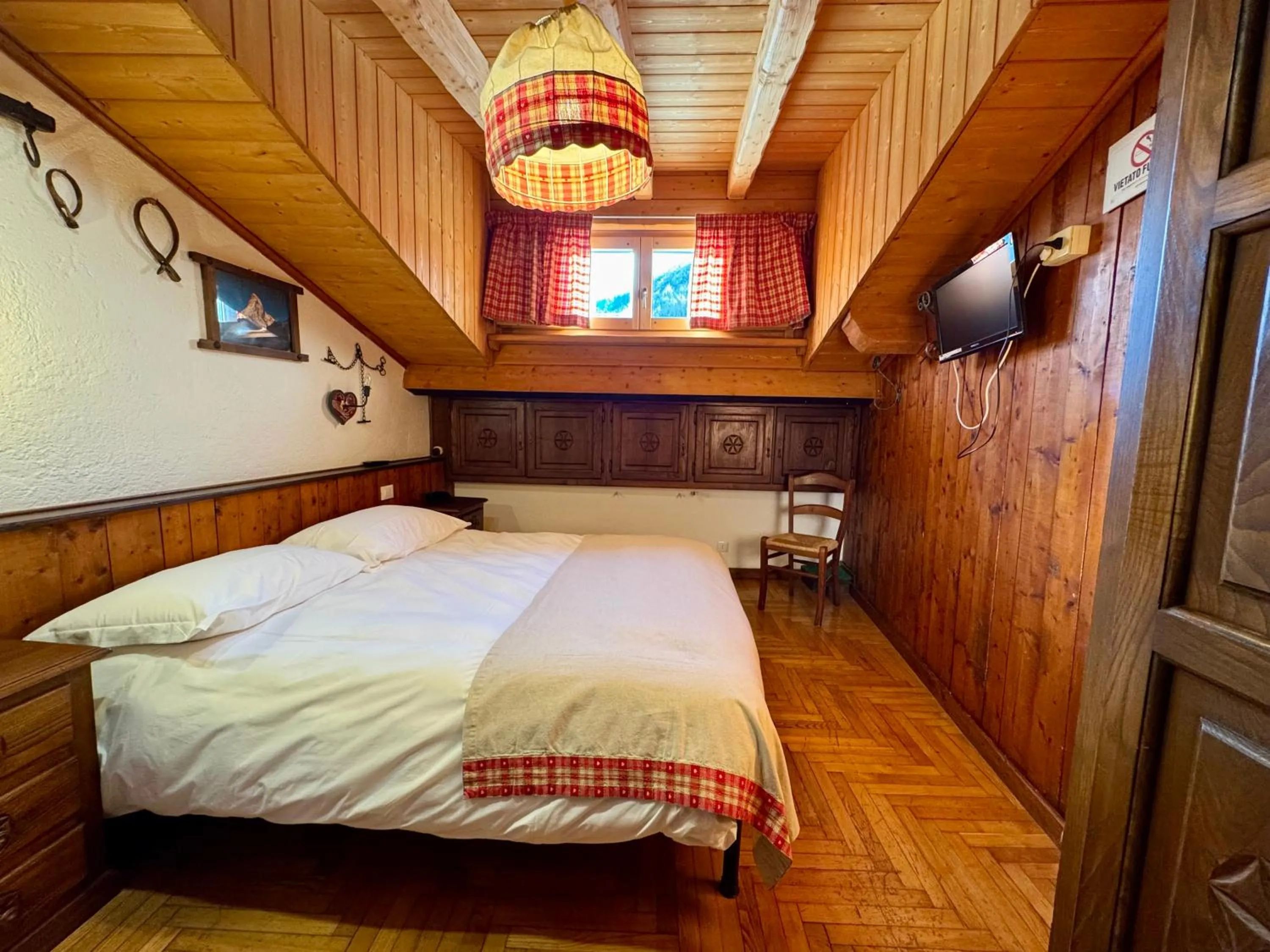 Bedroom, Bed in Hotel Edelweiss