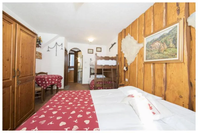 Bedroom, Bed in Hotel Edelweiss