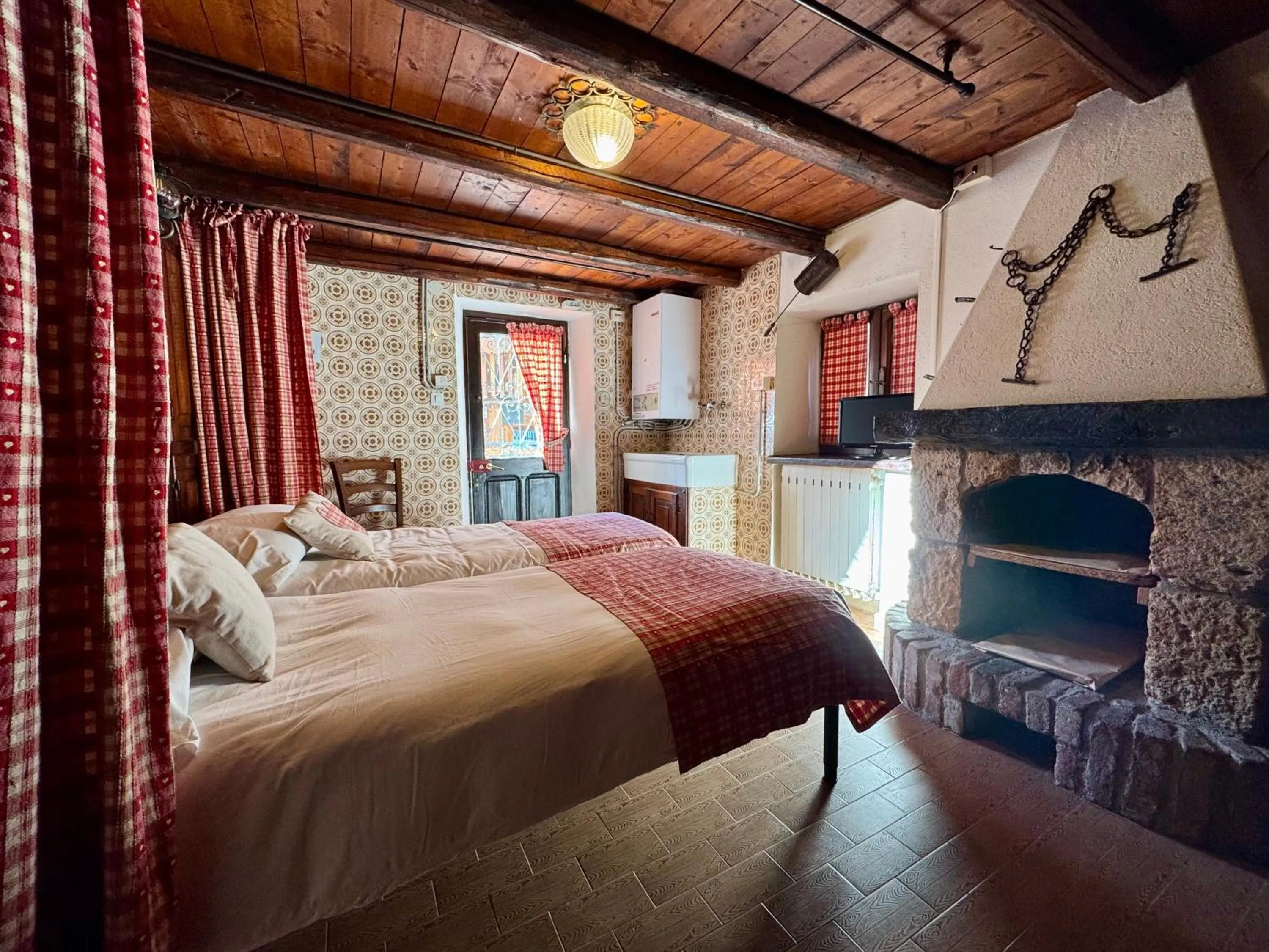 Bedroom, Bed in Hotel Edelweiss