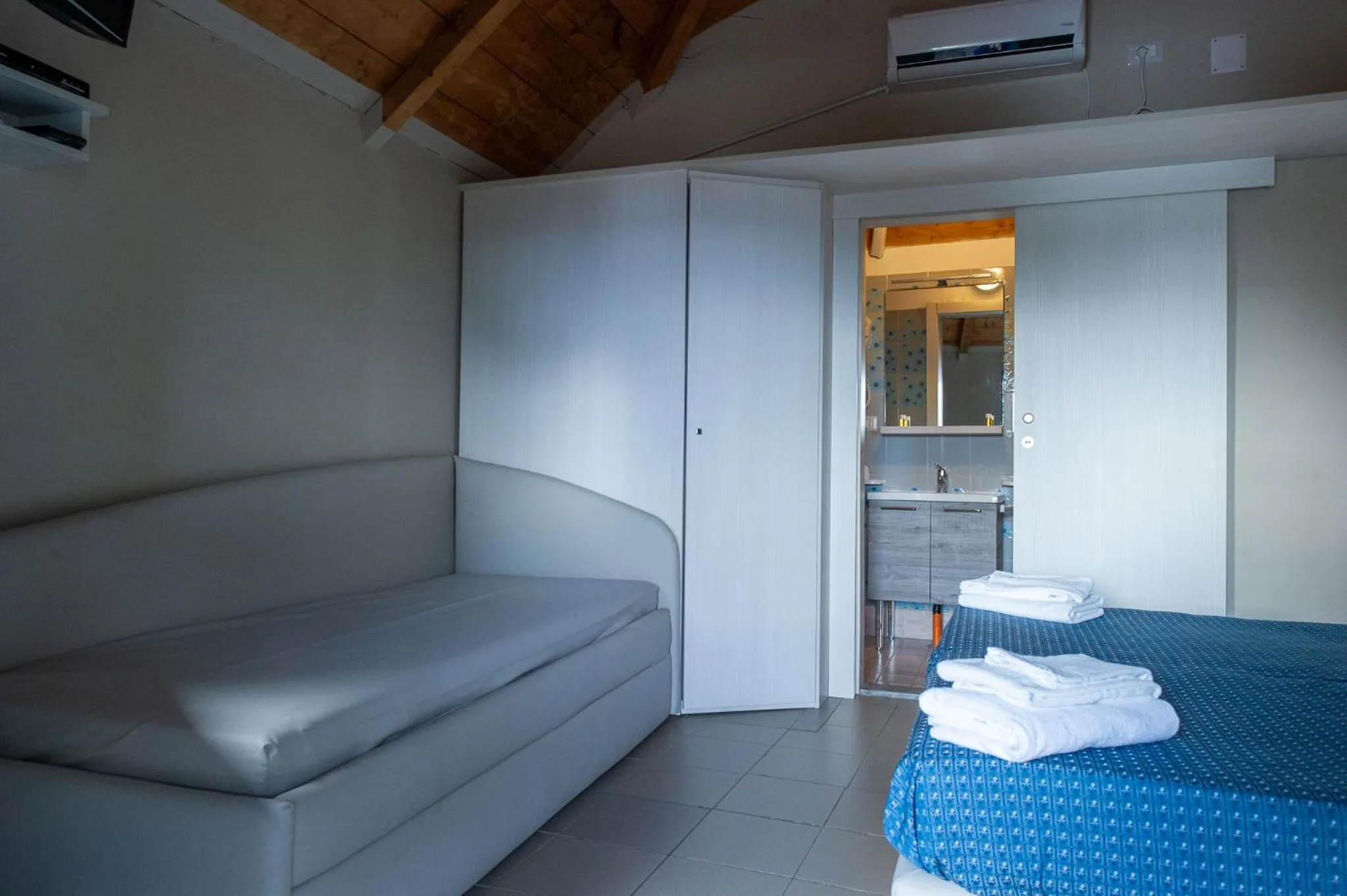 Patio, Bed in Resort Baia del Silenzio