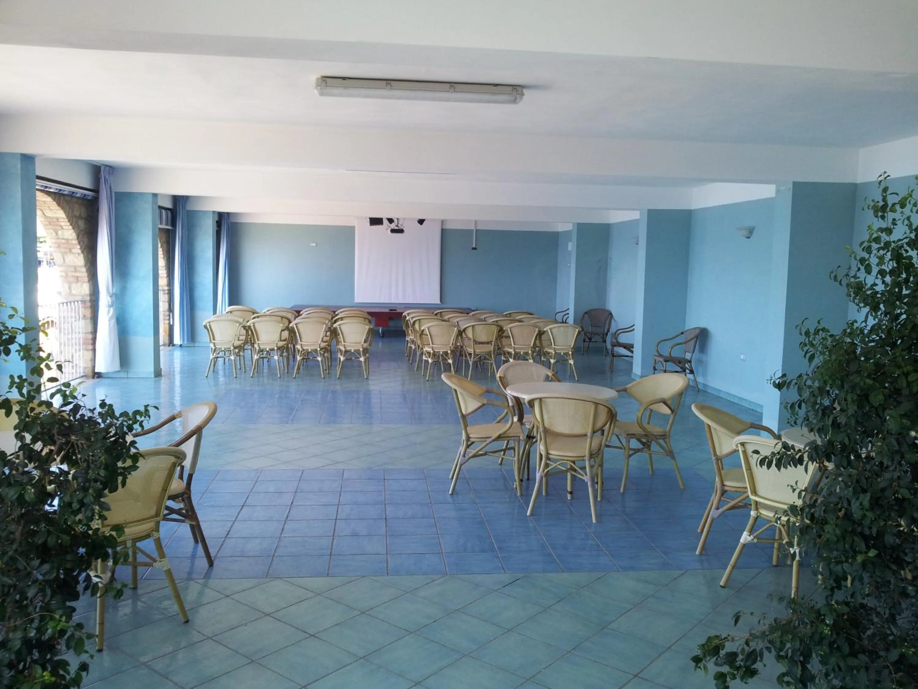 Communal lounge/ TV room in Resort Baia del Silenzio