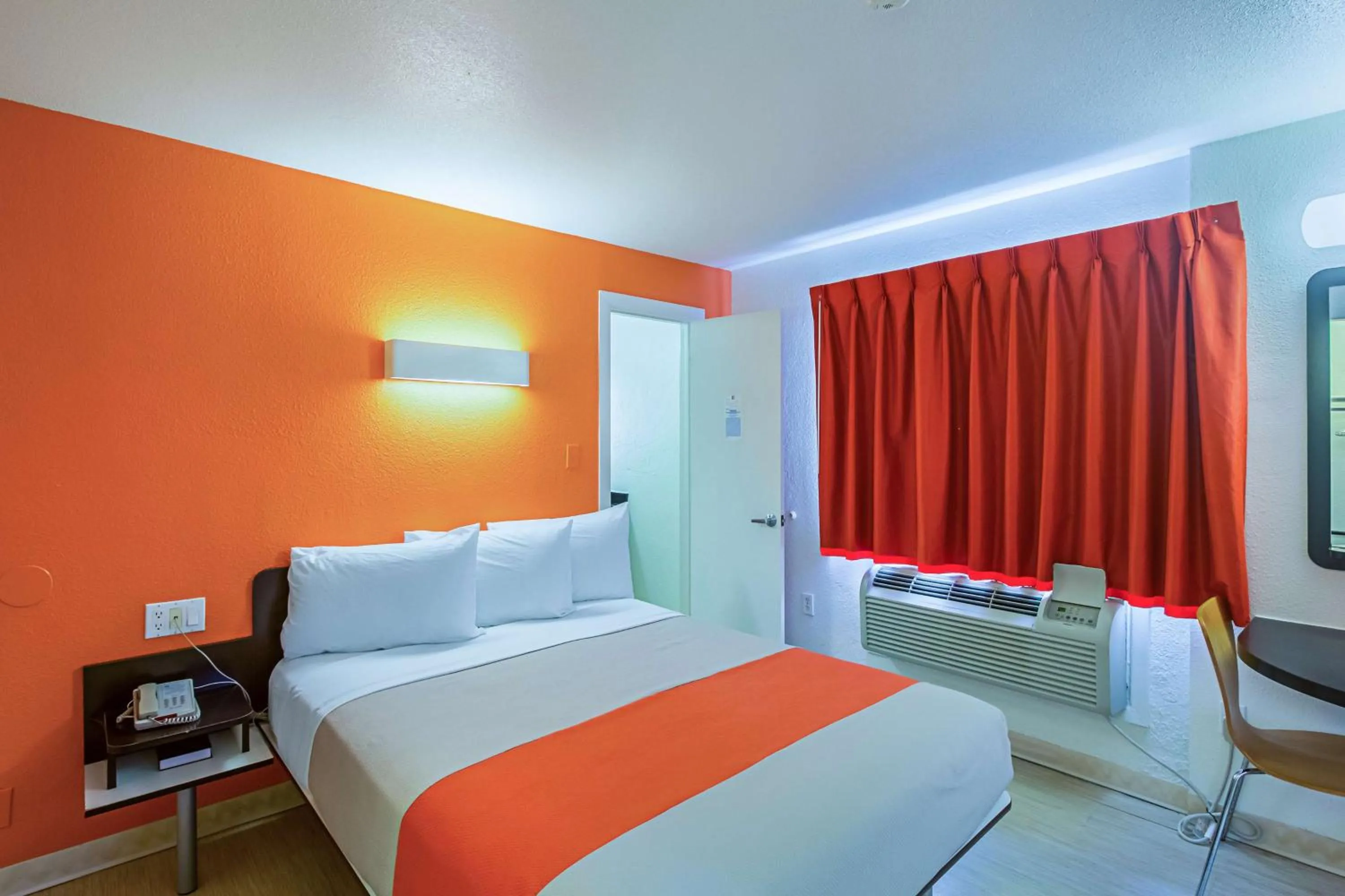 Photo of the whole room, Bed in Ocean Inn South Padre Island