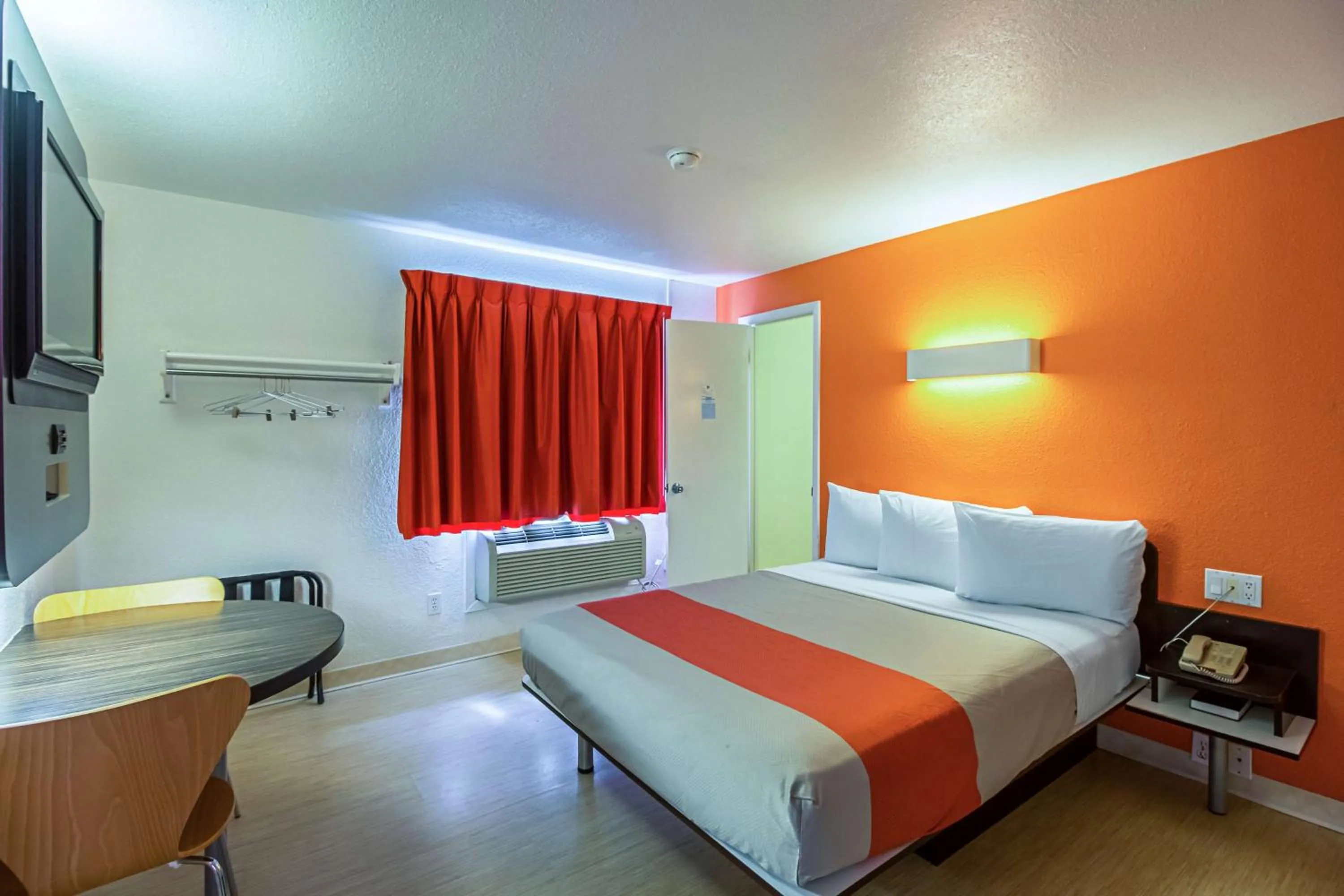 TV and multimedia, Bed in Ocean Inn South Padre Island