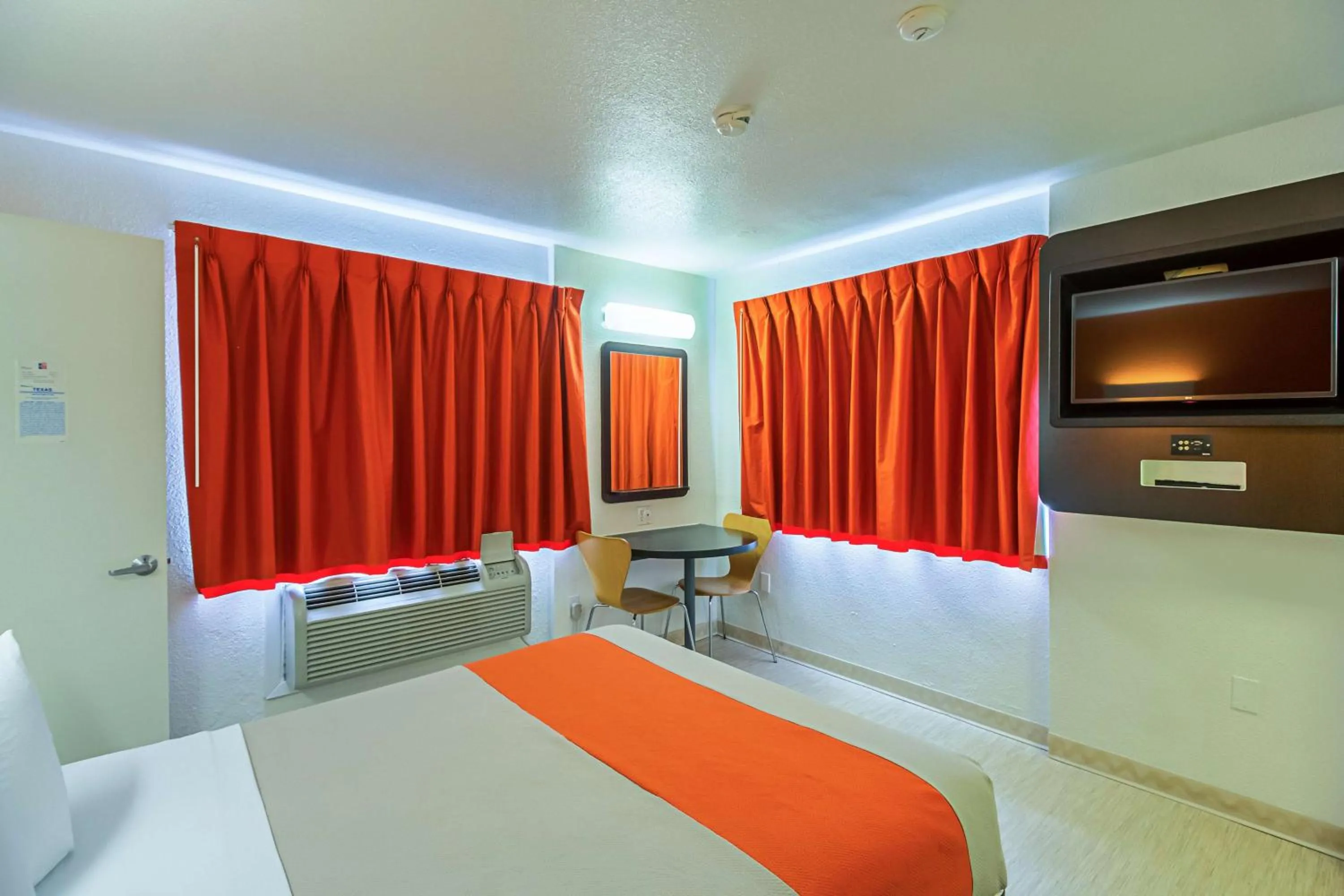 TV and multimedia, Bed in Ocean Inn South Padre Island