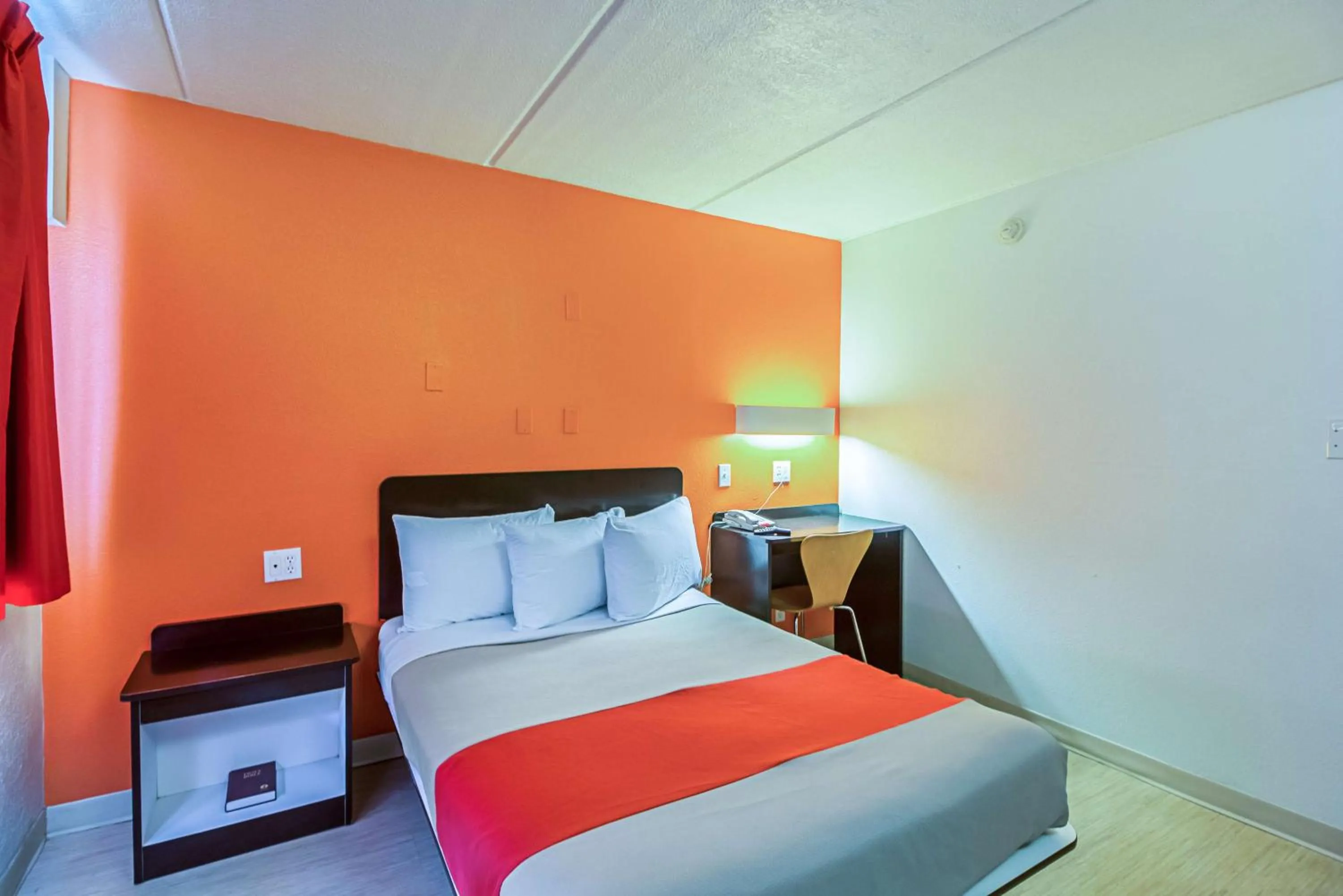 Photo of the whole room, Bed in Ocean Inn South Padre Island