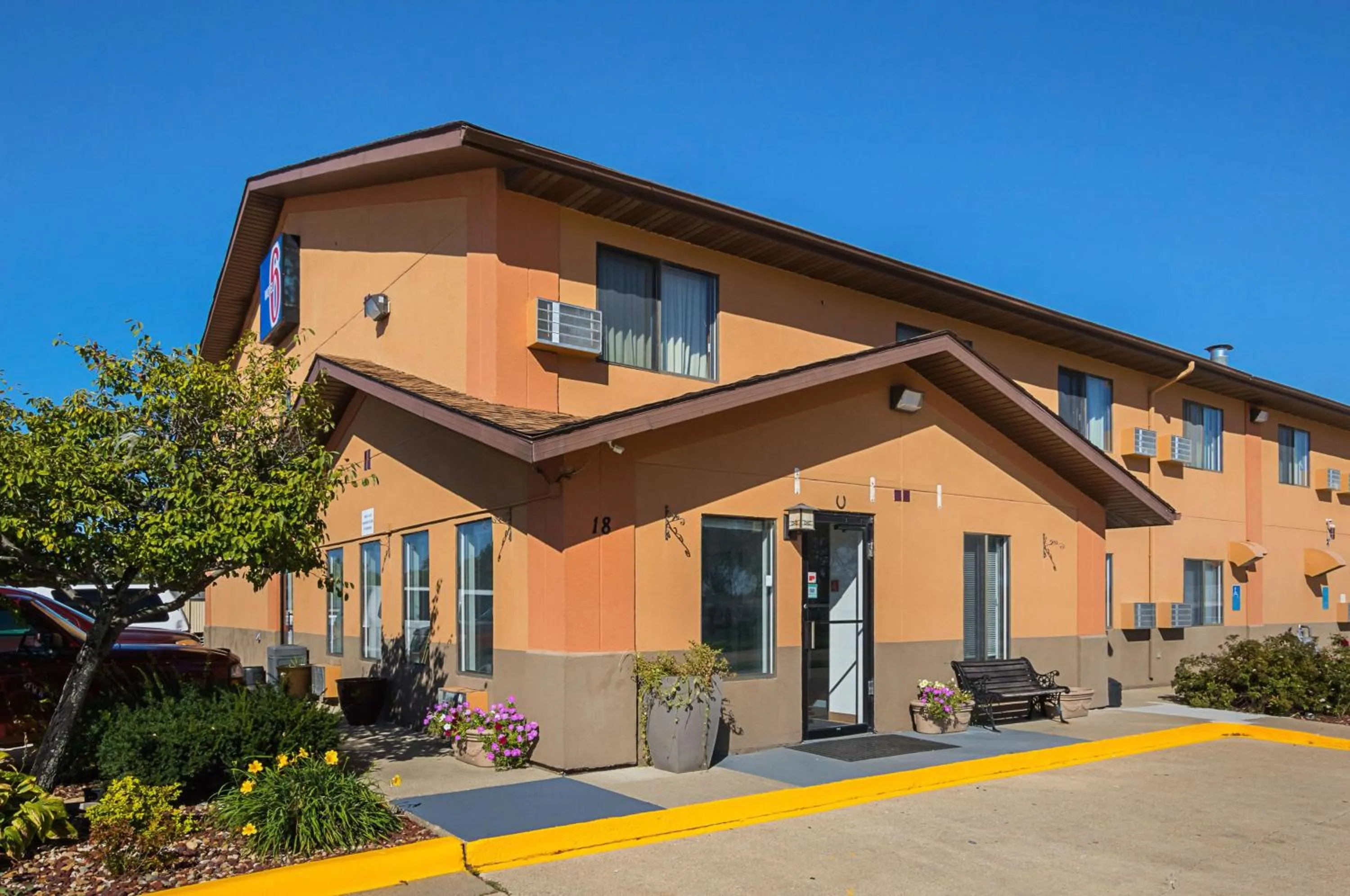 Property building in Motel 6-Marshalltown, IA