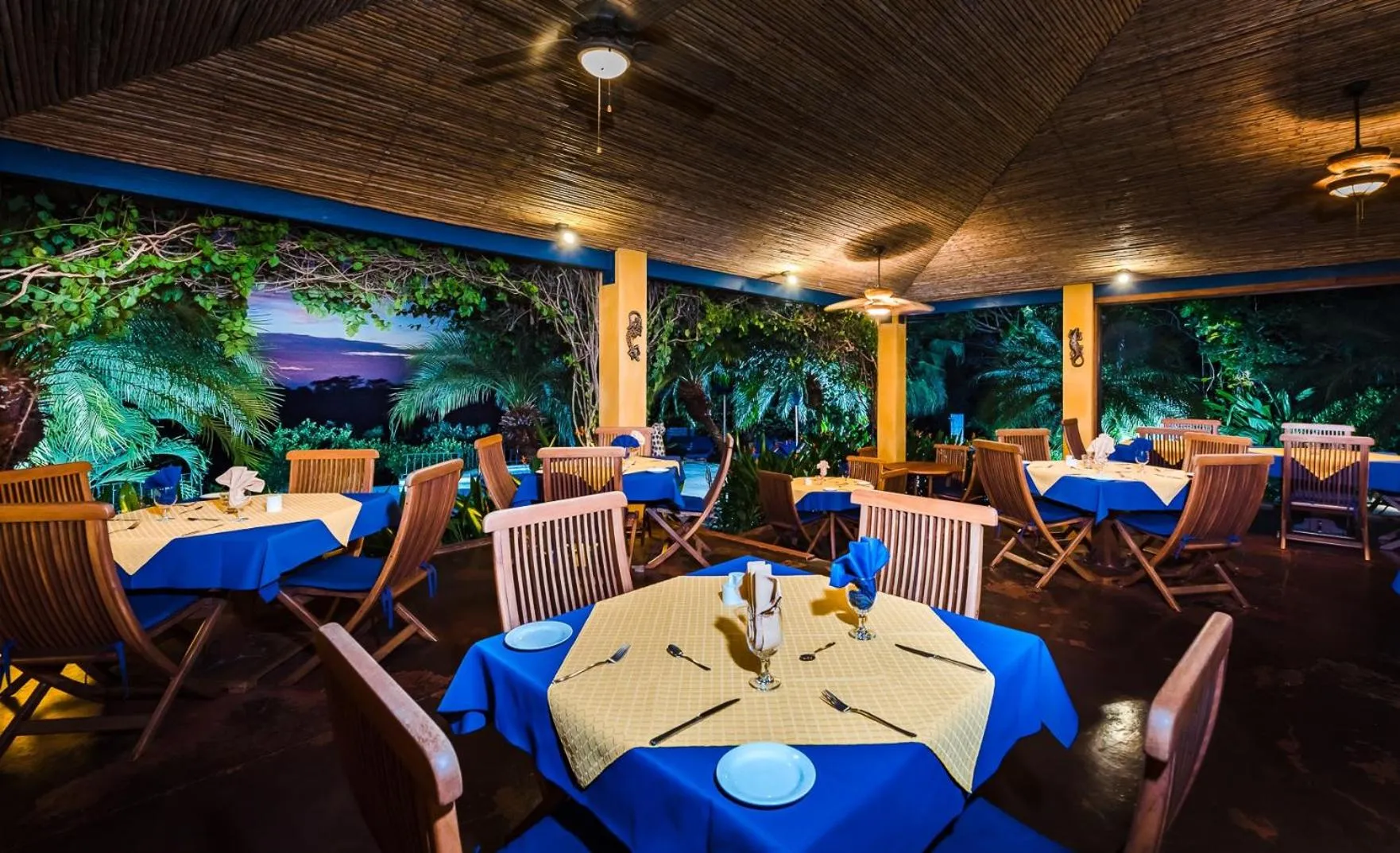 Restaurant/places to eat in Boutique Hotel Luna Azul