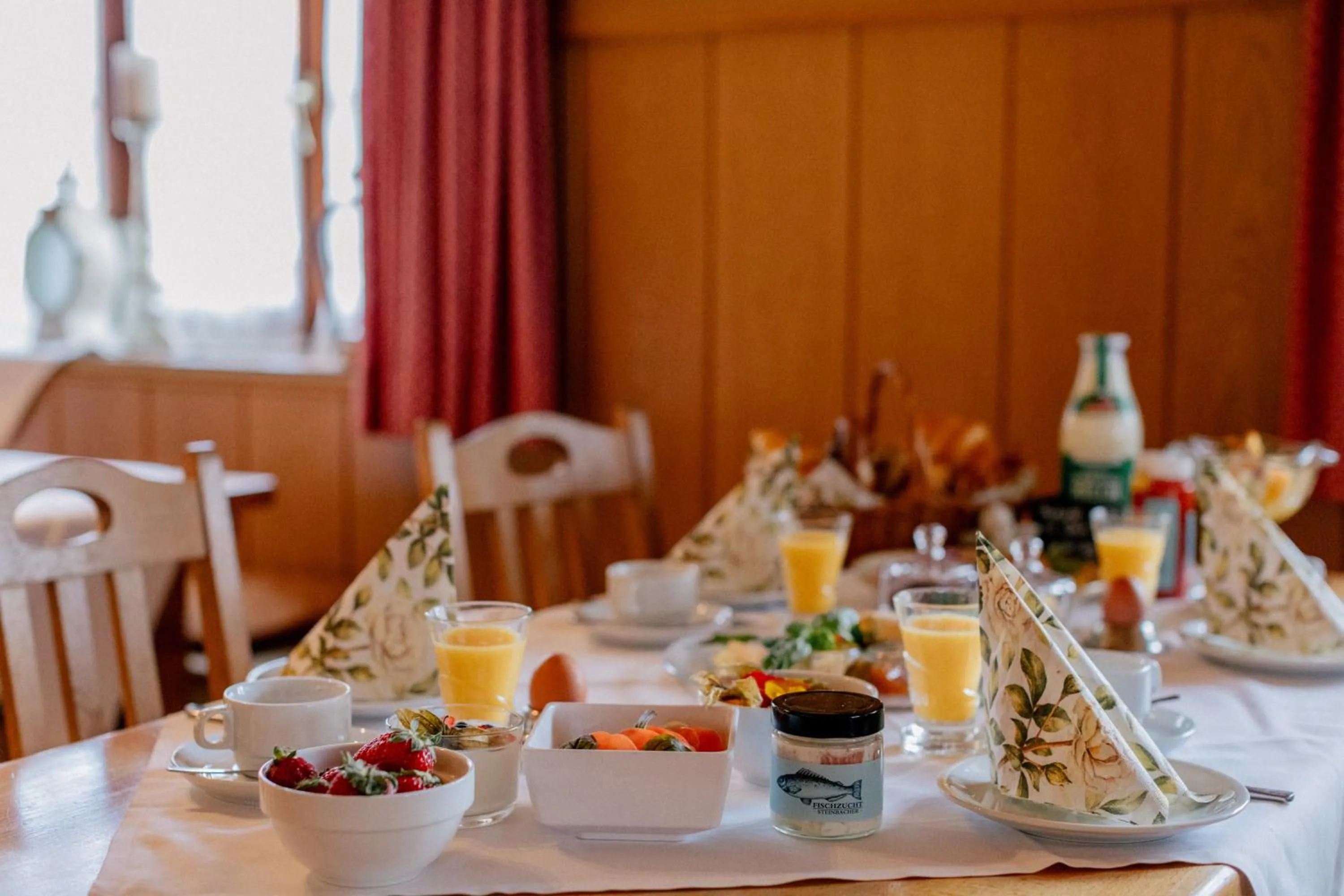 Buffet breakfast in Hotel Vogtareuther-Hof
