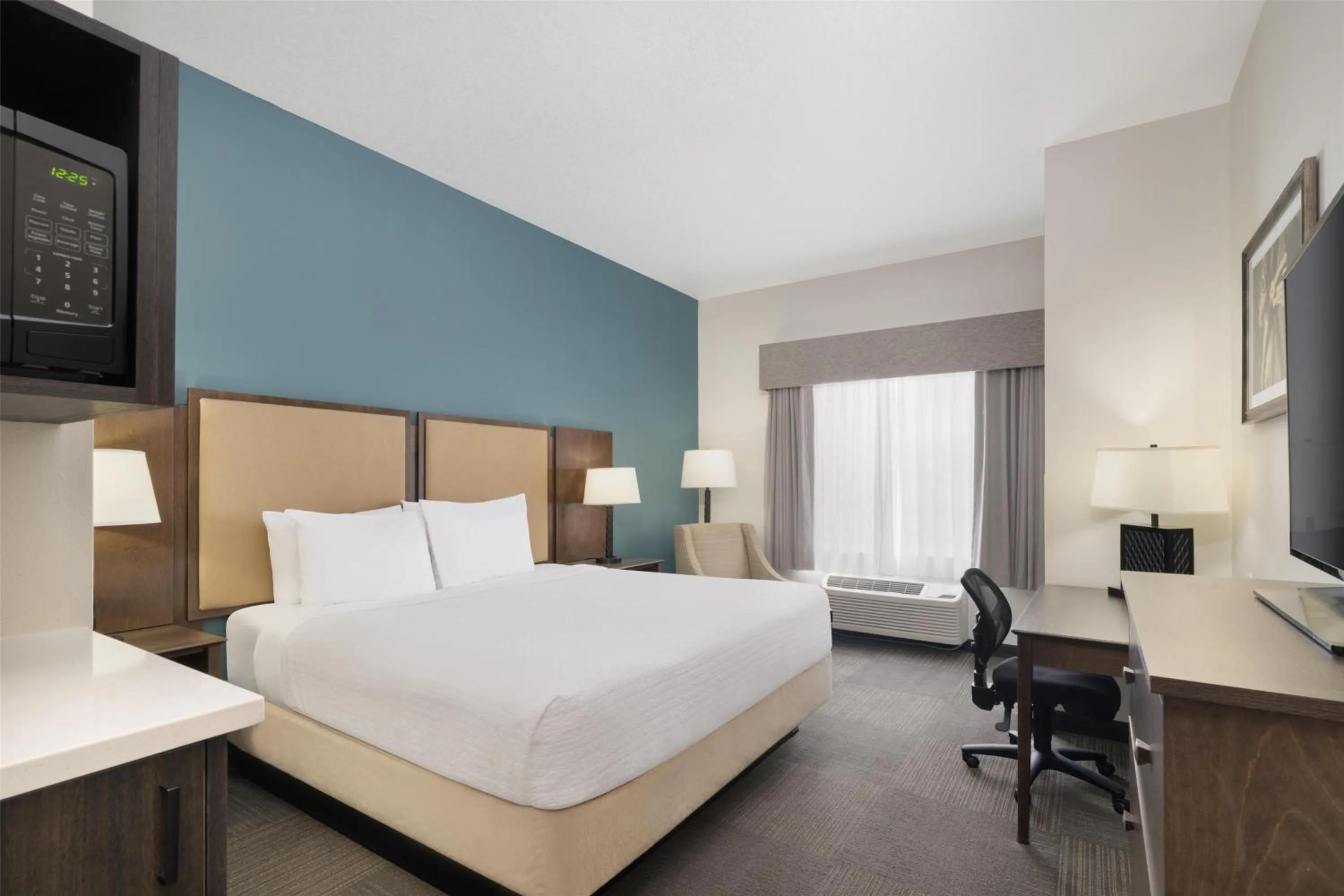 Bedroom, Bed in Best Western Plus Frontier Inn