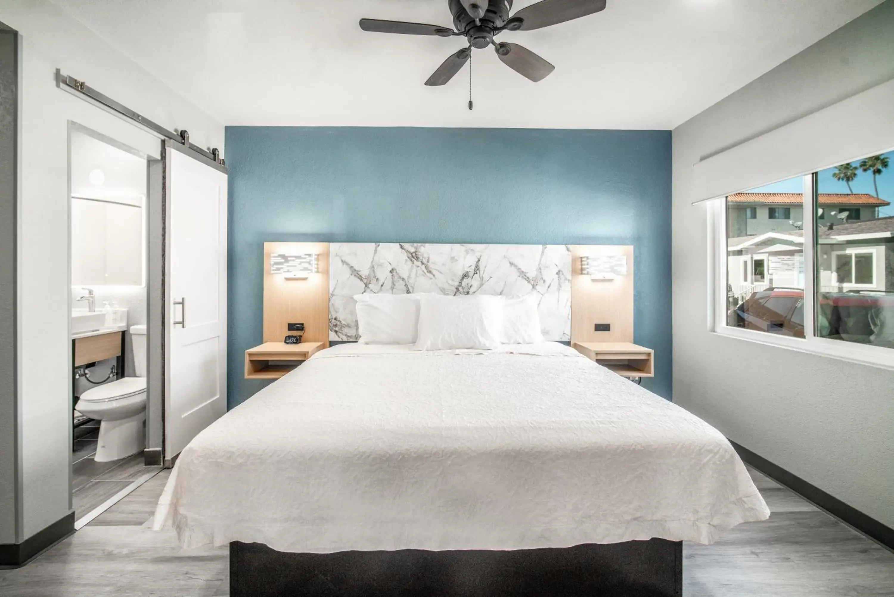 King Studio with Sofa Bed in Pacific Inn and Suites King Studio with Sofa Bed in Pacific Inn and Suites