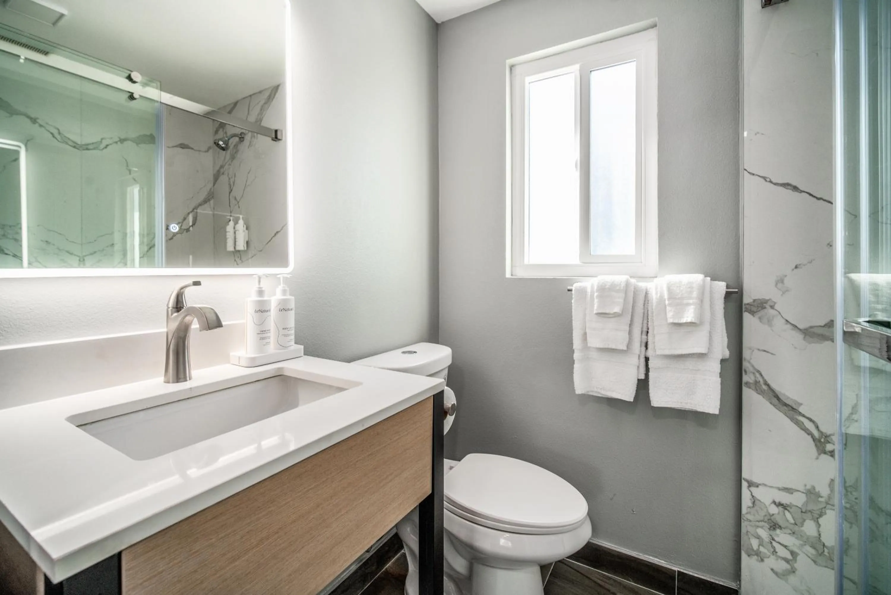 Bathroom in Pacific Inn and Suites