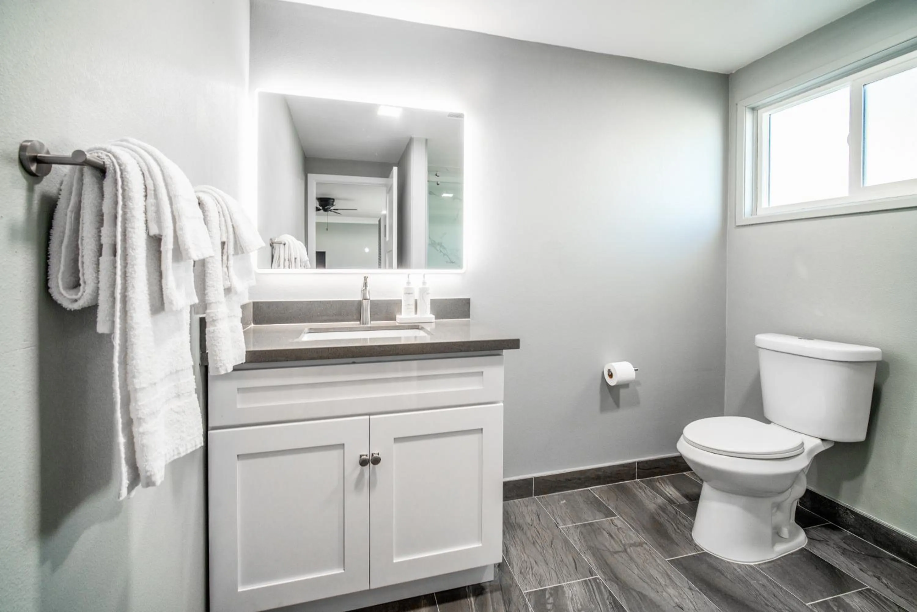Bathroom in Pacific Inn and Suites