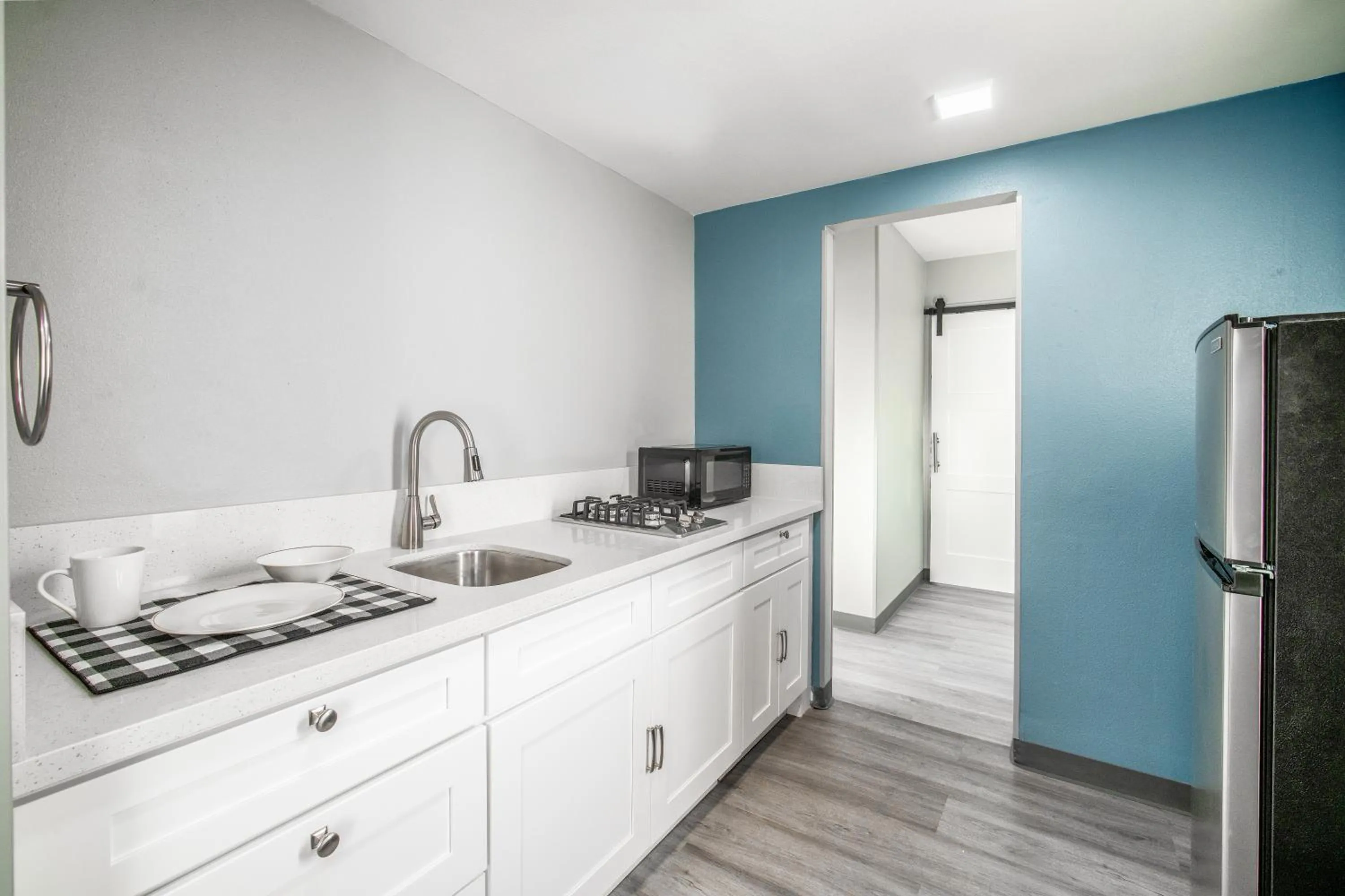 Kitchen or kitchenette in Pacific Inn and Suites