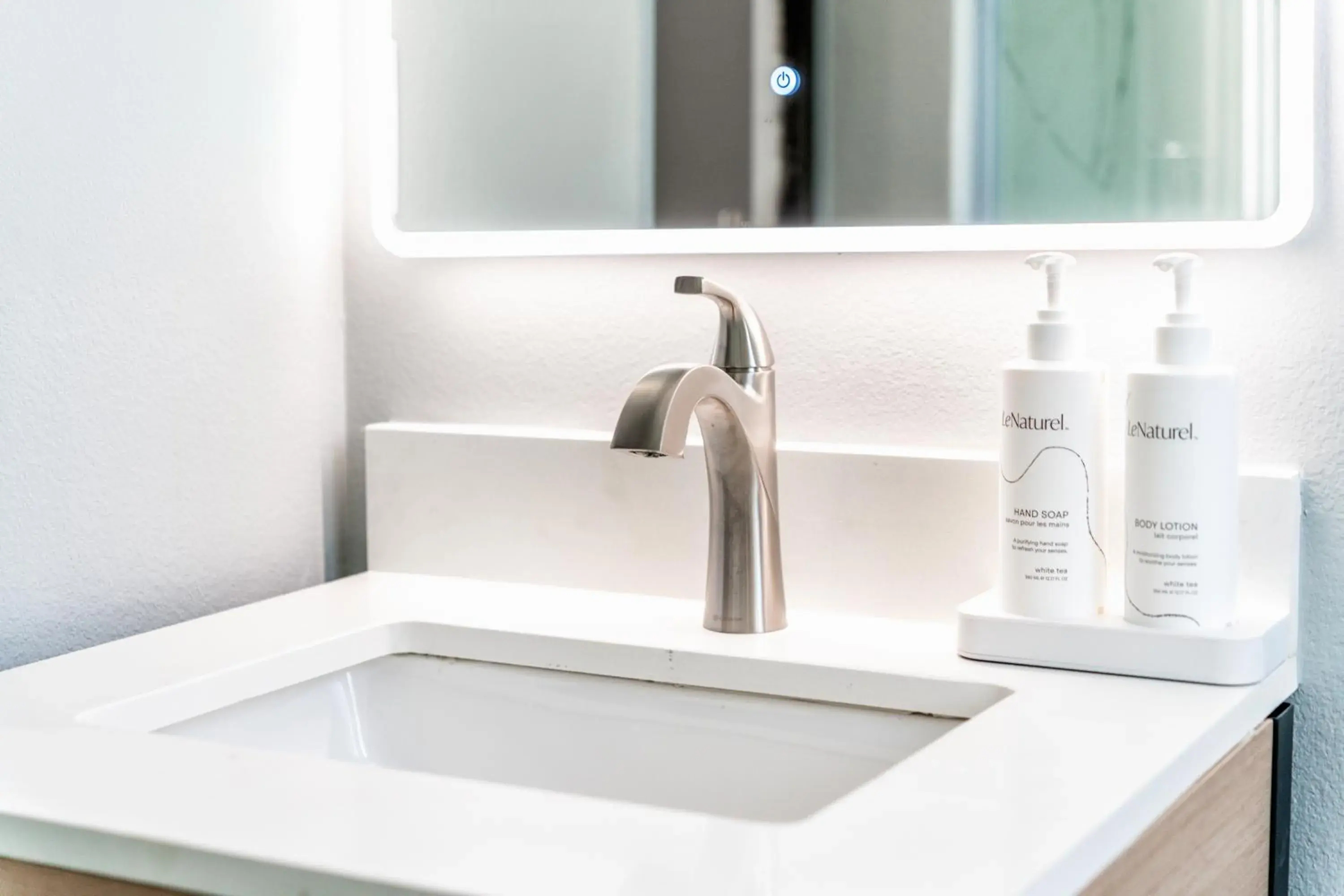 King Suite in Pacific Inn and Suites King Suite in Pacific Inn and Suites