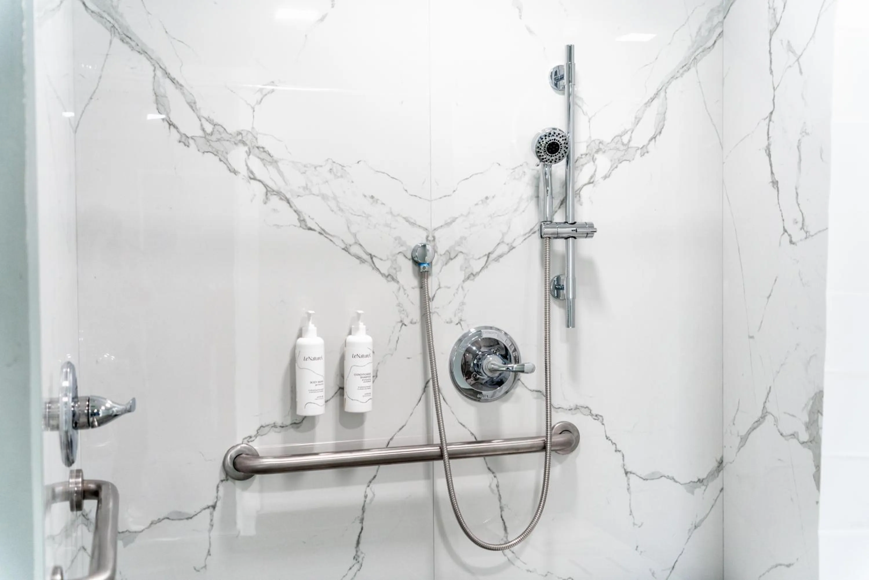 acessibility in Pacific Inn and Suites