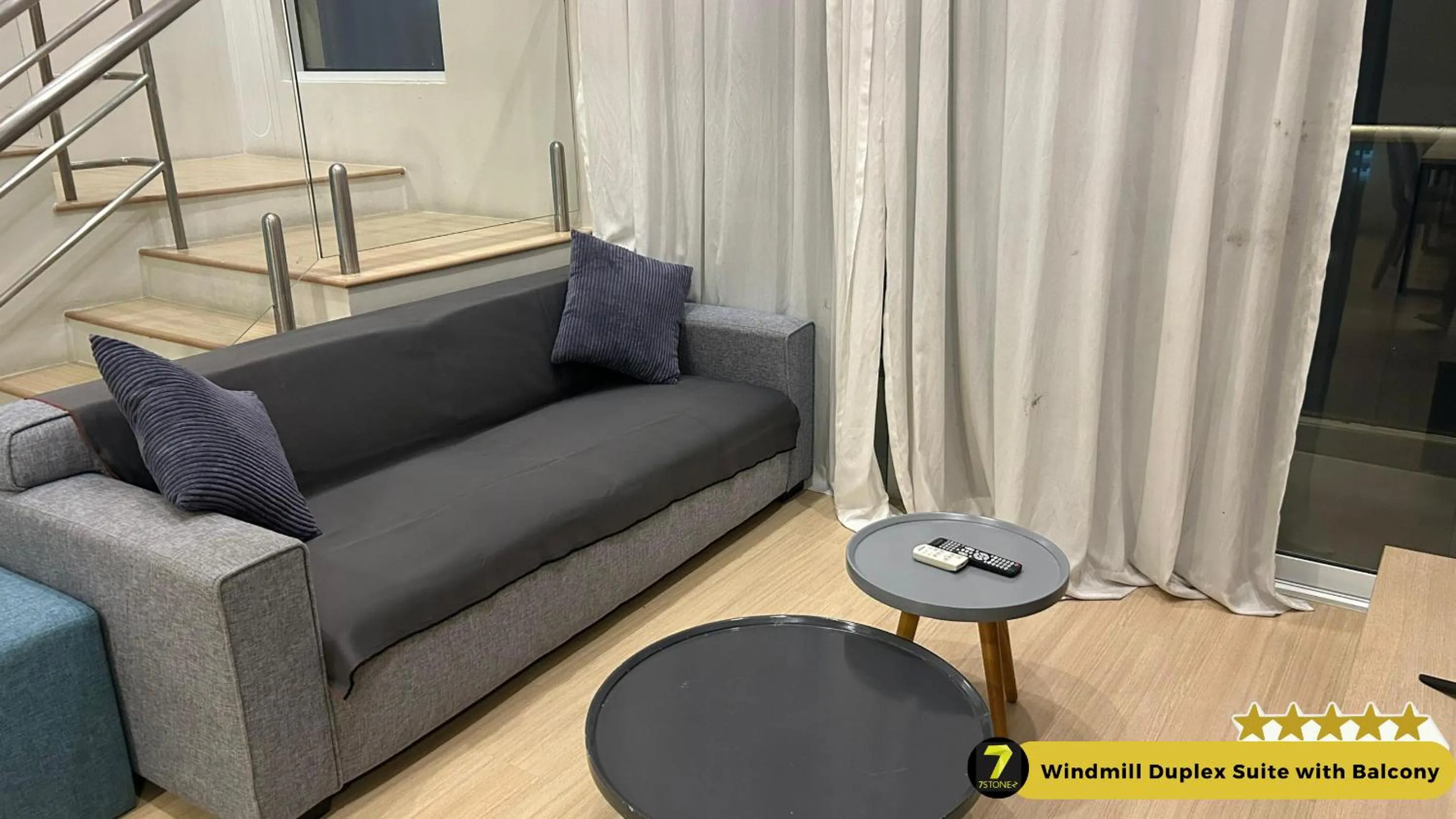 Communal lounge/ TV room in 7Stonez Suites Windmill Genting Highlands