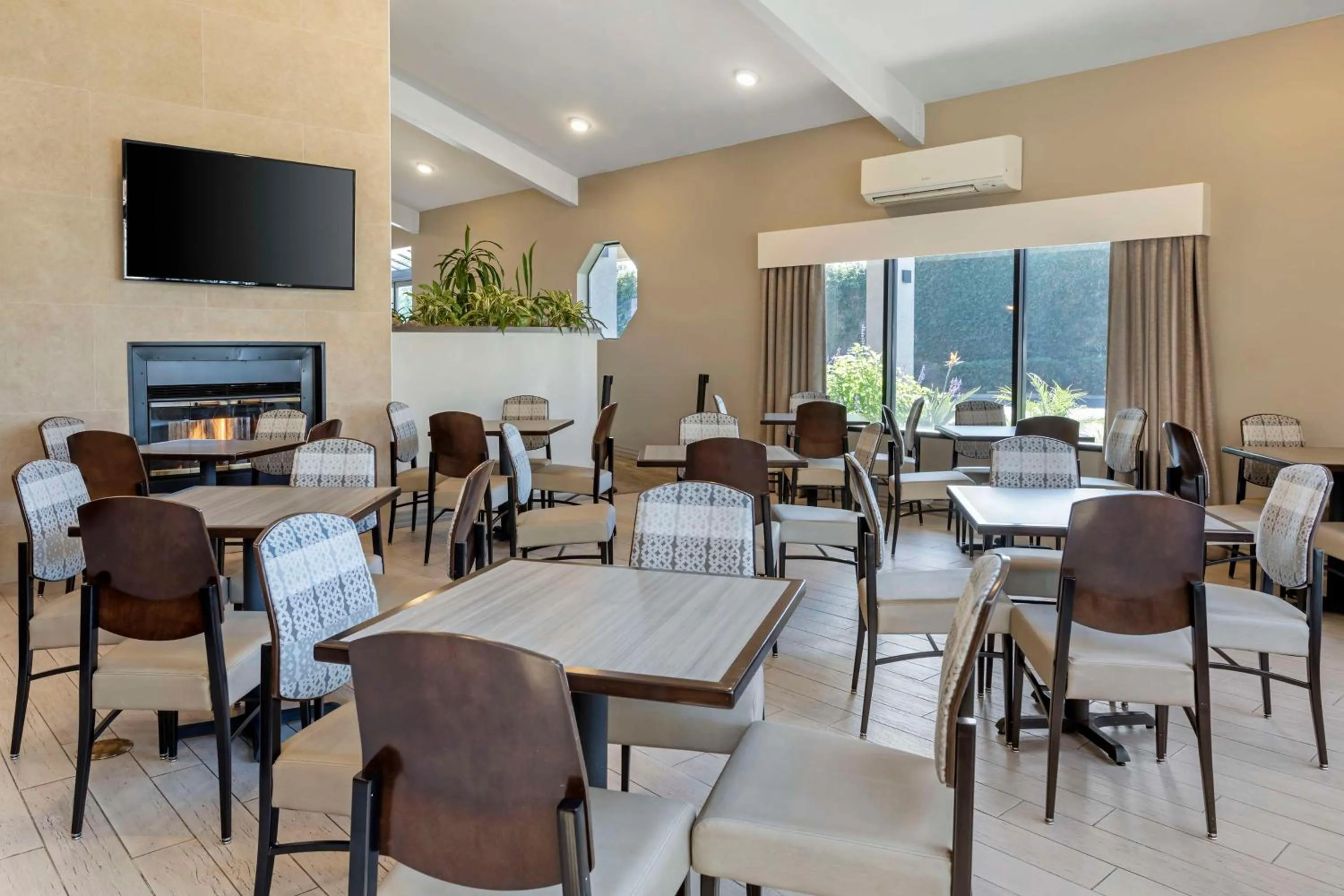 Breakfast in Best Western Plus Executive Inn