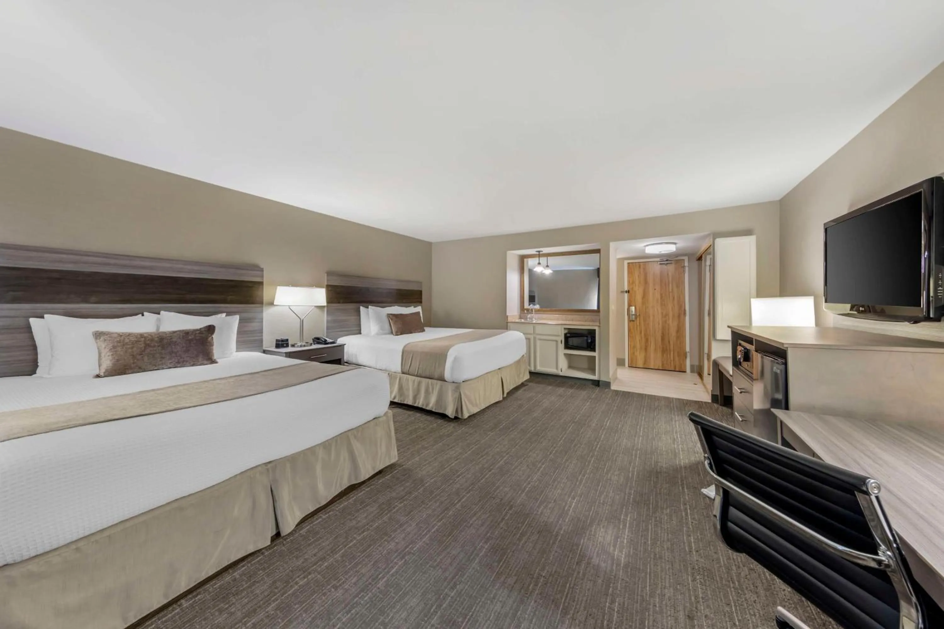 Bedroom, Bed in Best Western Plus Executive Inn