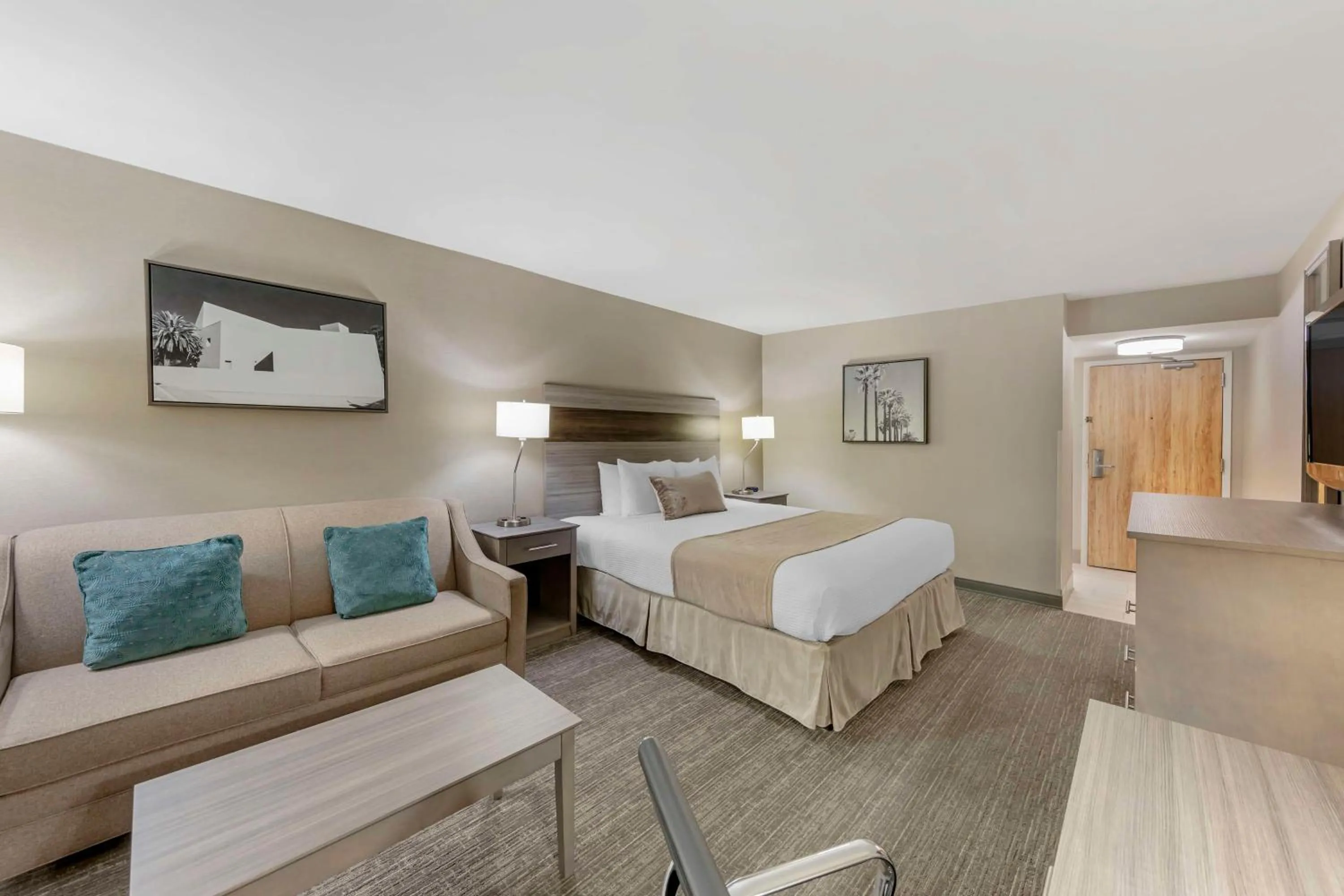 Bedroom, Bed in Best Western Plus Executive Inn