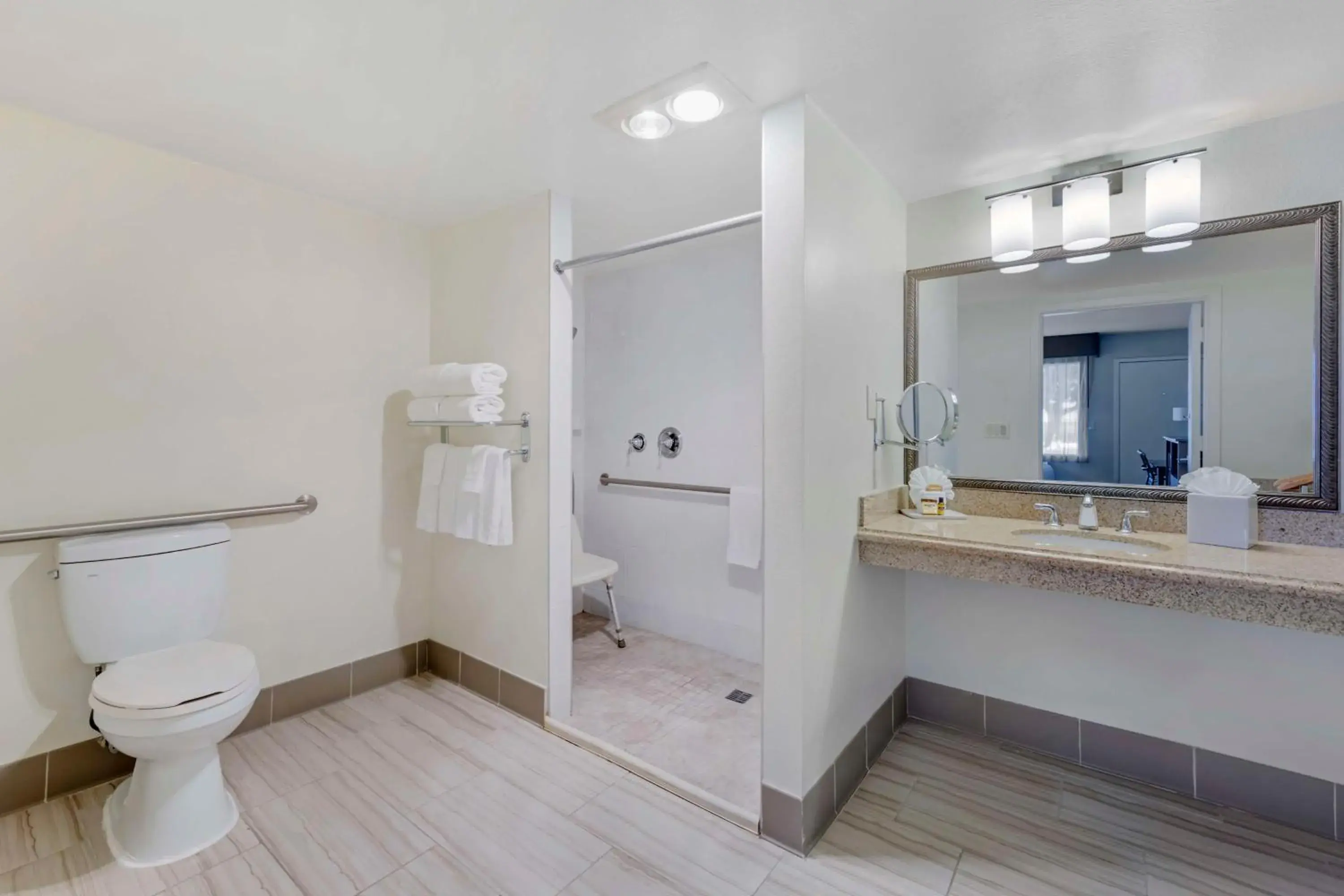 King Room with Roll-in Shower - Disability Access/Non-Smoking in Best Western Plus Executive Inn King Room with Roll-in Shower - Disability Access/Non-Smoking in Best Western Plus Executive Inn