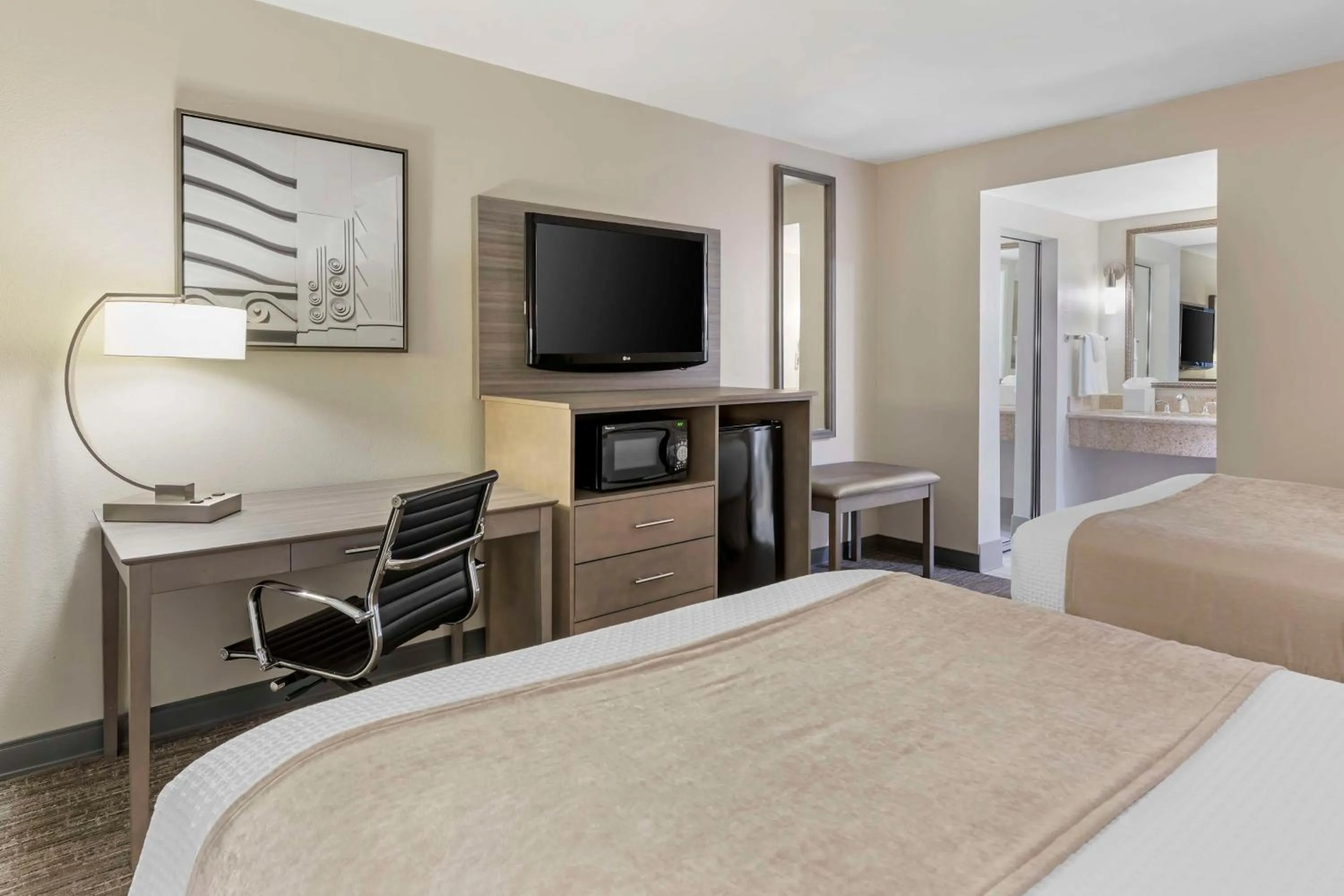 Bedroom, Bed in Best Western Plus Executive Inn