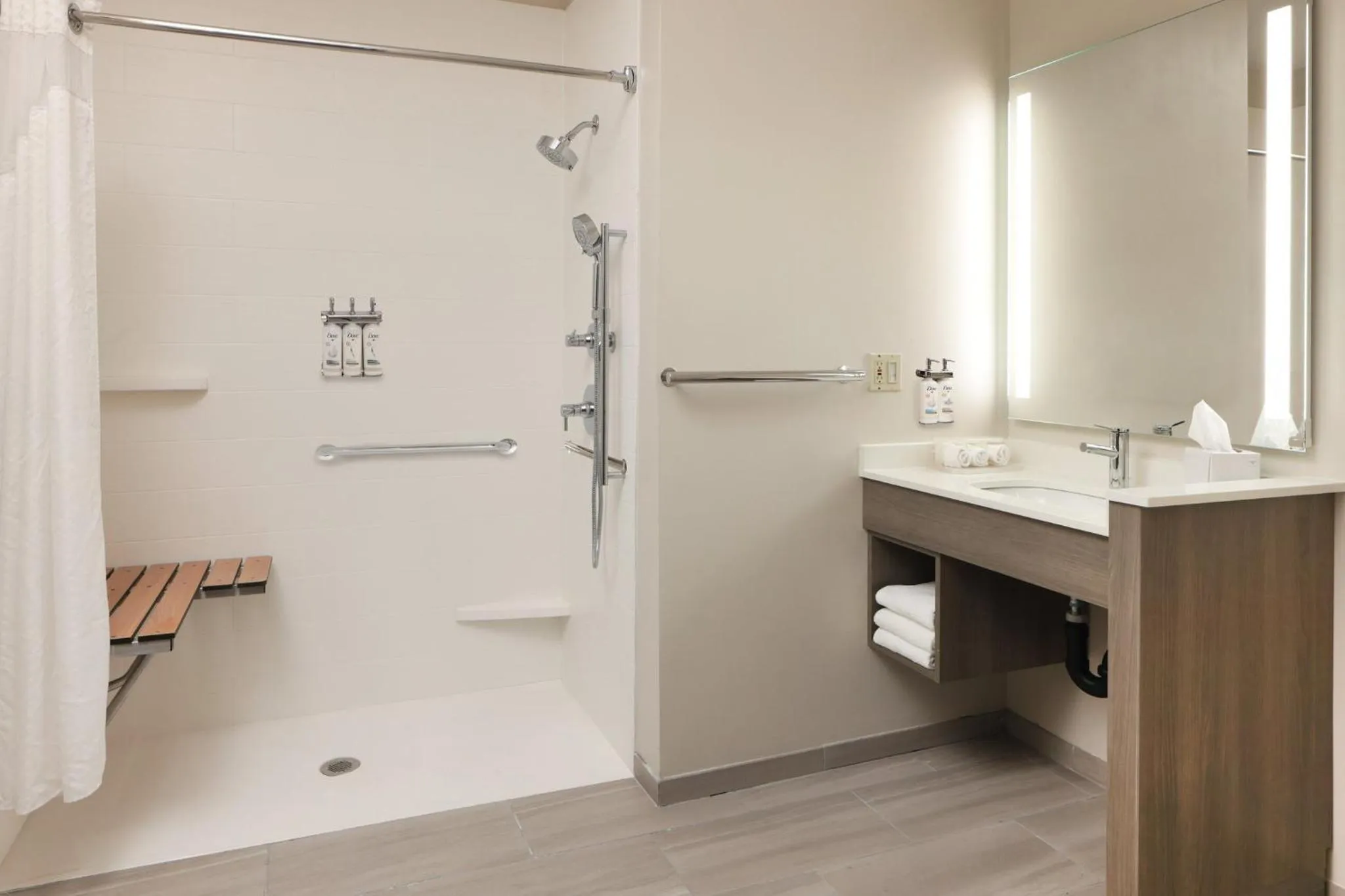 Photo of the whole room in Holiday Inn Express - Ludlow - Chicopee Area by IHG