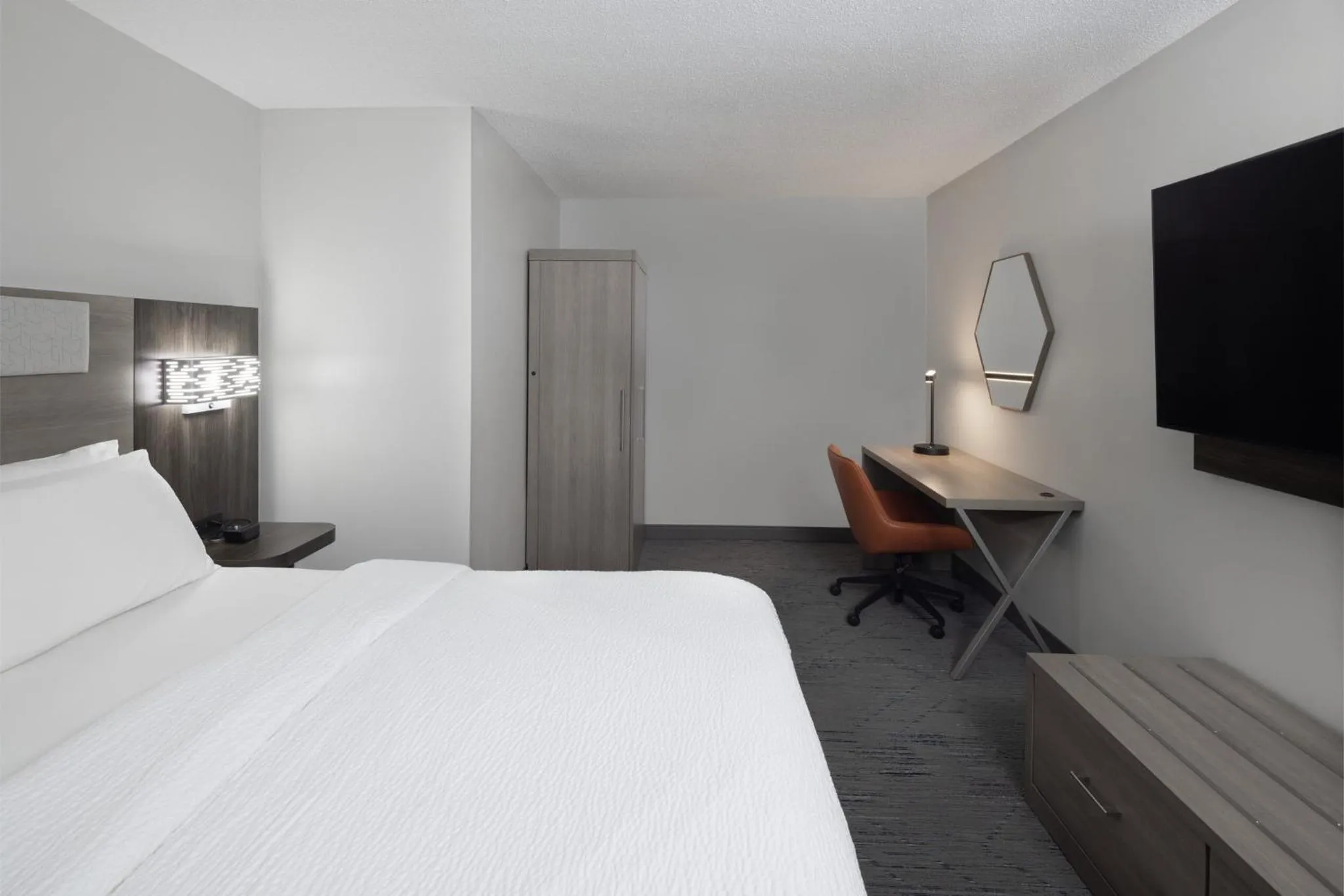 Photo of the whole room, Bed in Holiday Inn Express - Ludlow - Chicopee Area by IHG