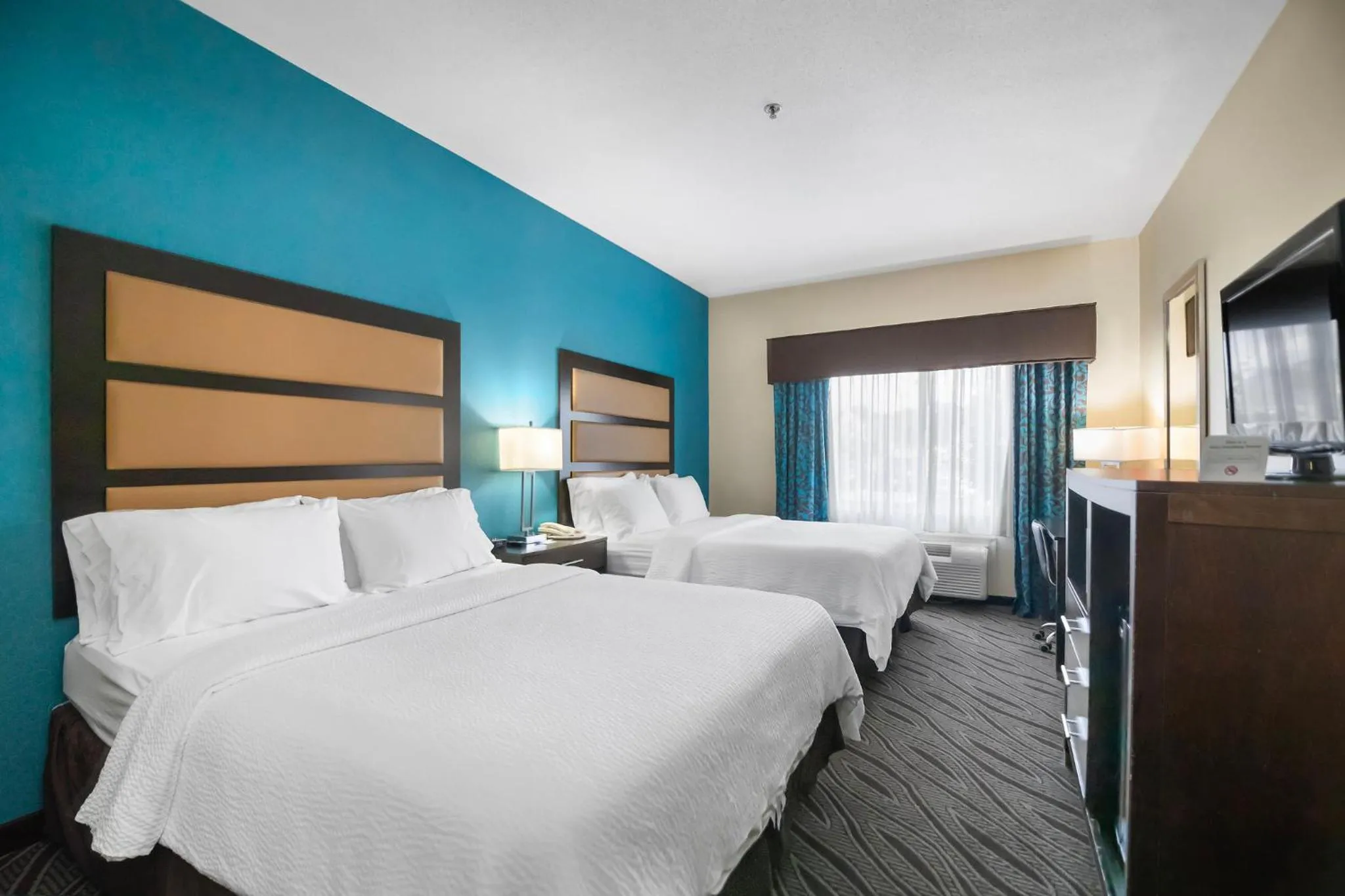 Photo of the whole room, Bed in Holiday Inn Express - Ludlow - Chicopee Area by IHG