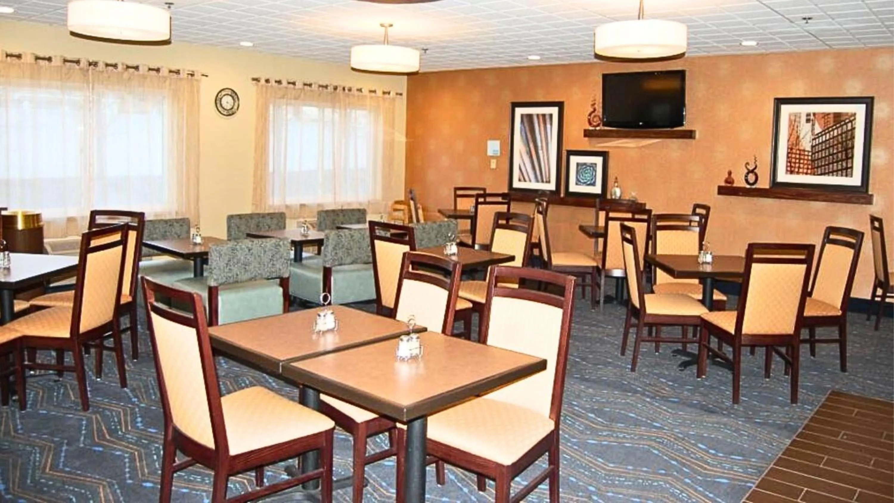 Breakfast in Holiday Inn Express - Ludlow - Chicopee Area by IHG