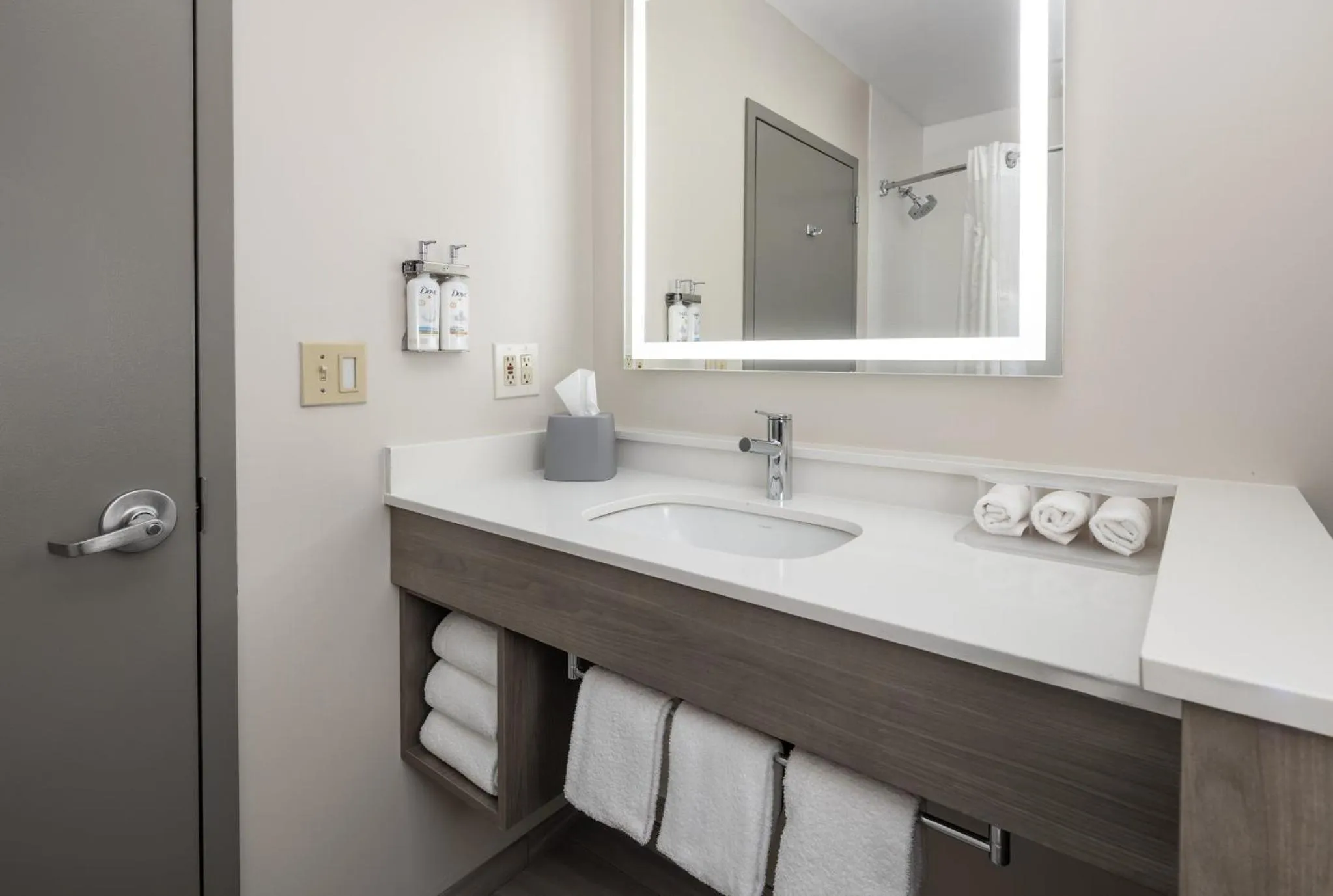 Photo of the whole room in Holiday Inn Express - Ludlow - Chicopee Area by IHG