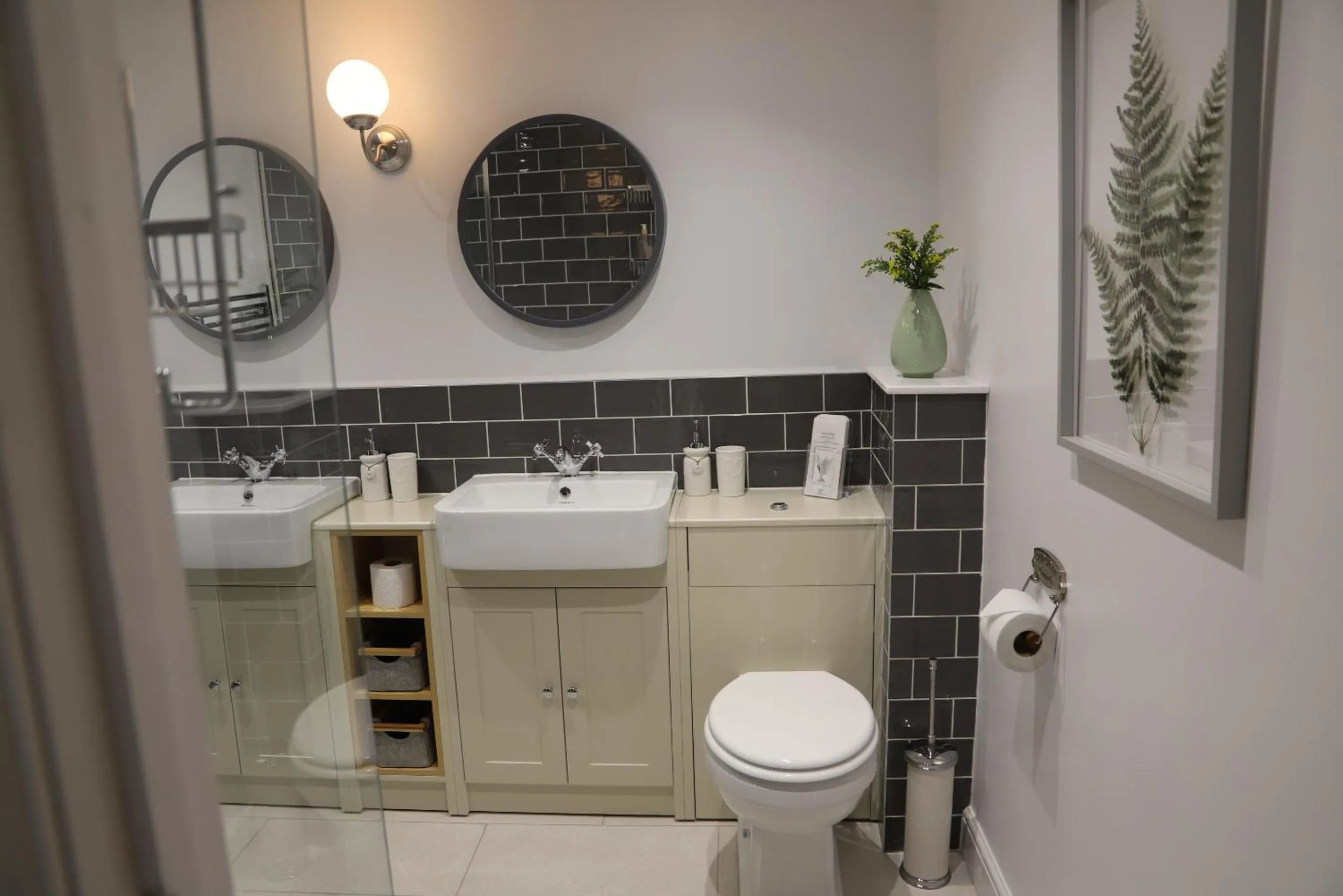 Bathroom in Bridgeside Rooms