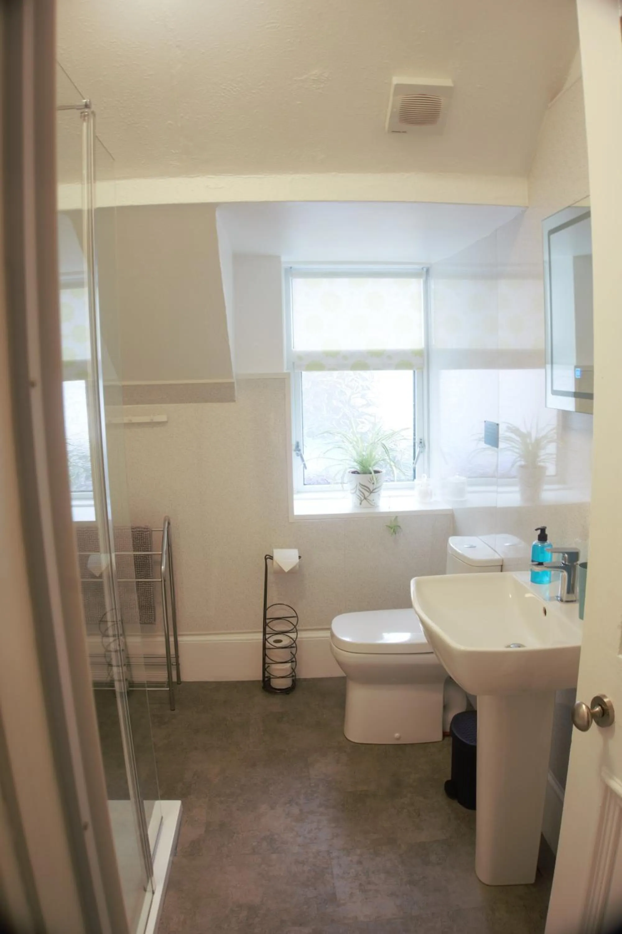 Bathroom in Barns Serviced Accommodation