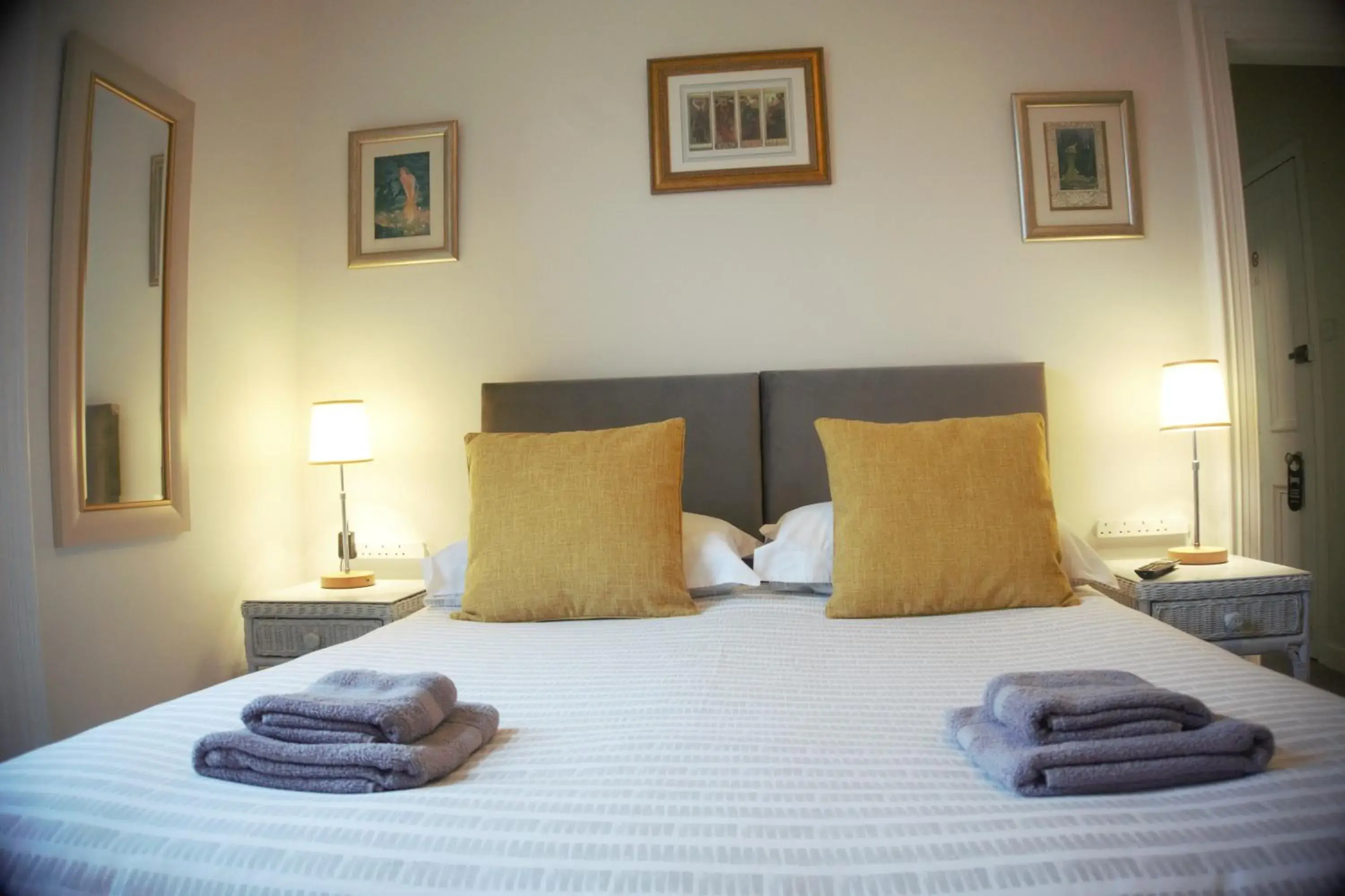 Superior Double or Twin Room - single occupancy in Barns Serviced Accommodation Superior Double or Twin Room - single occupancy in Barns Serviced Accommodation