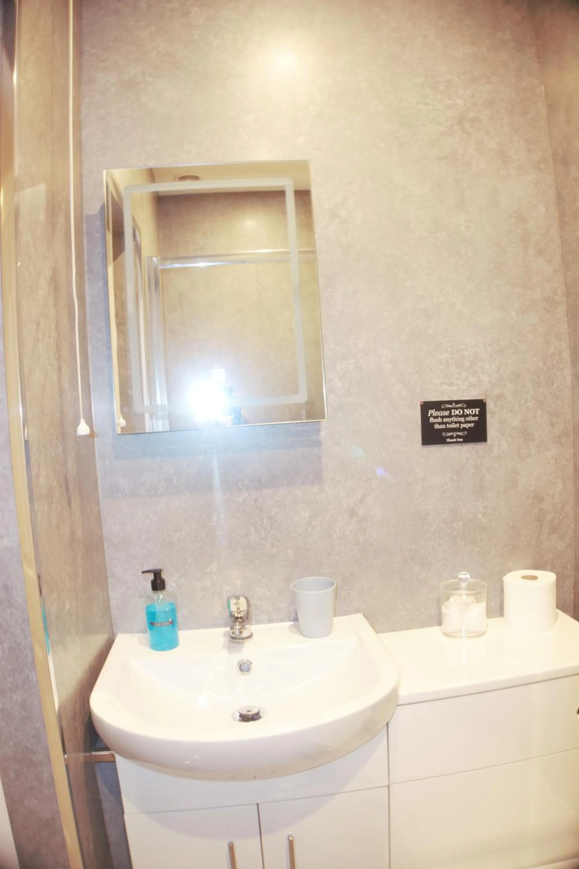 Bathroom in Barns Serviced Accommodation