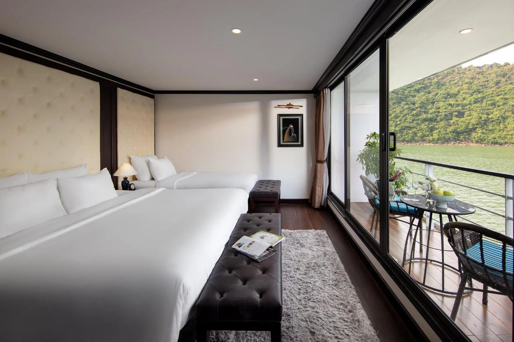 Bed in Mon Cheri Cruises