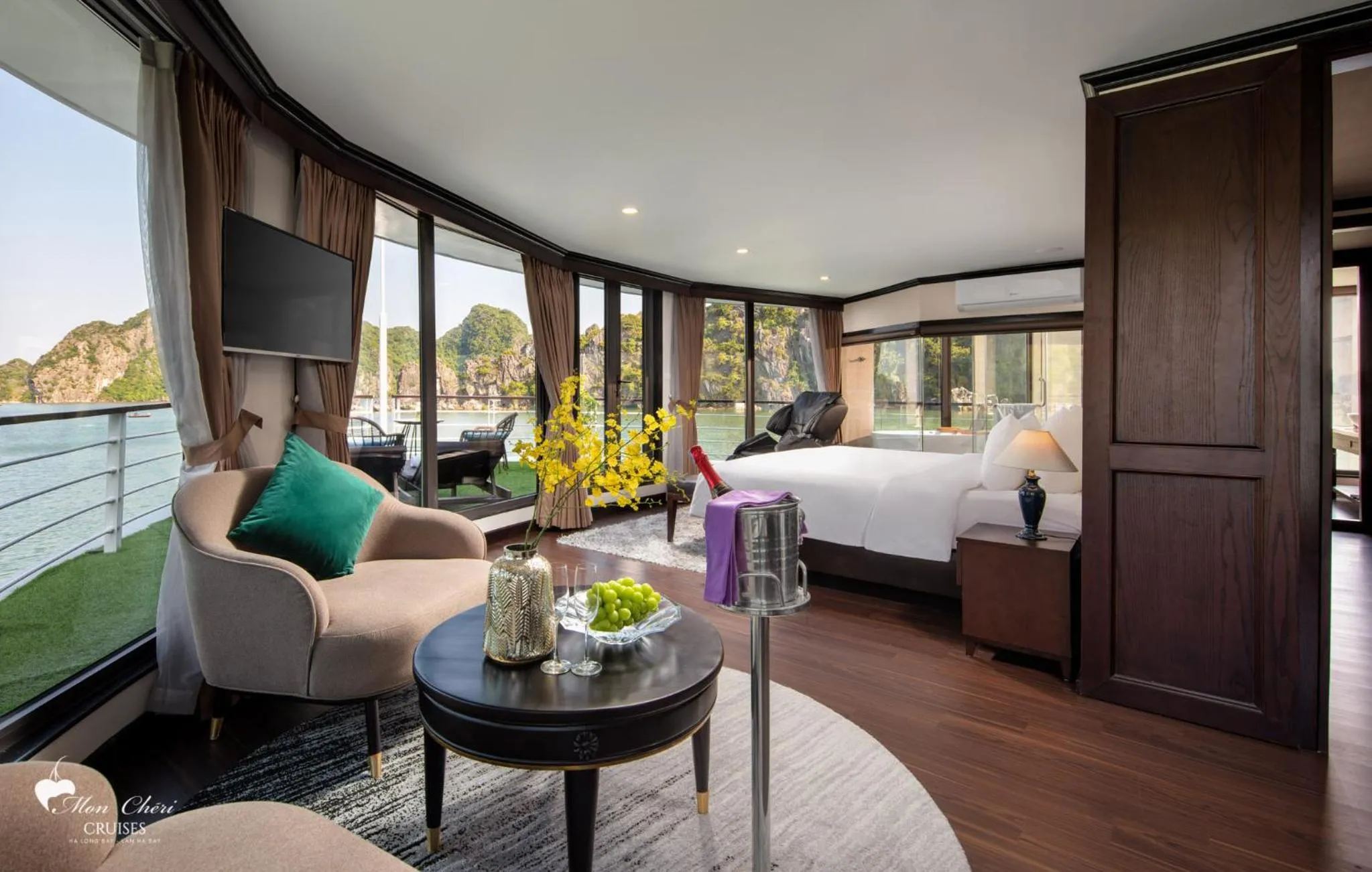 Seating area, Bed in Mon Cheri Cruises