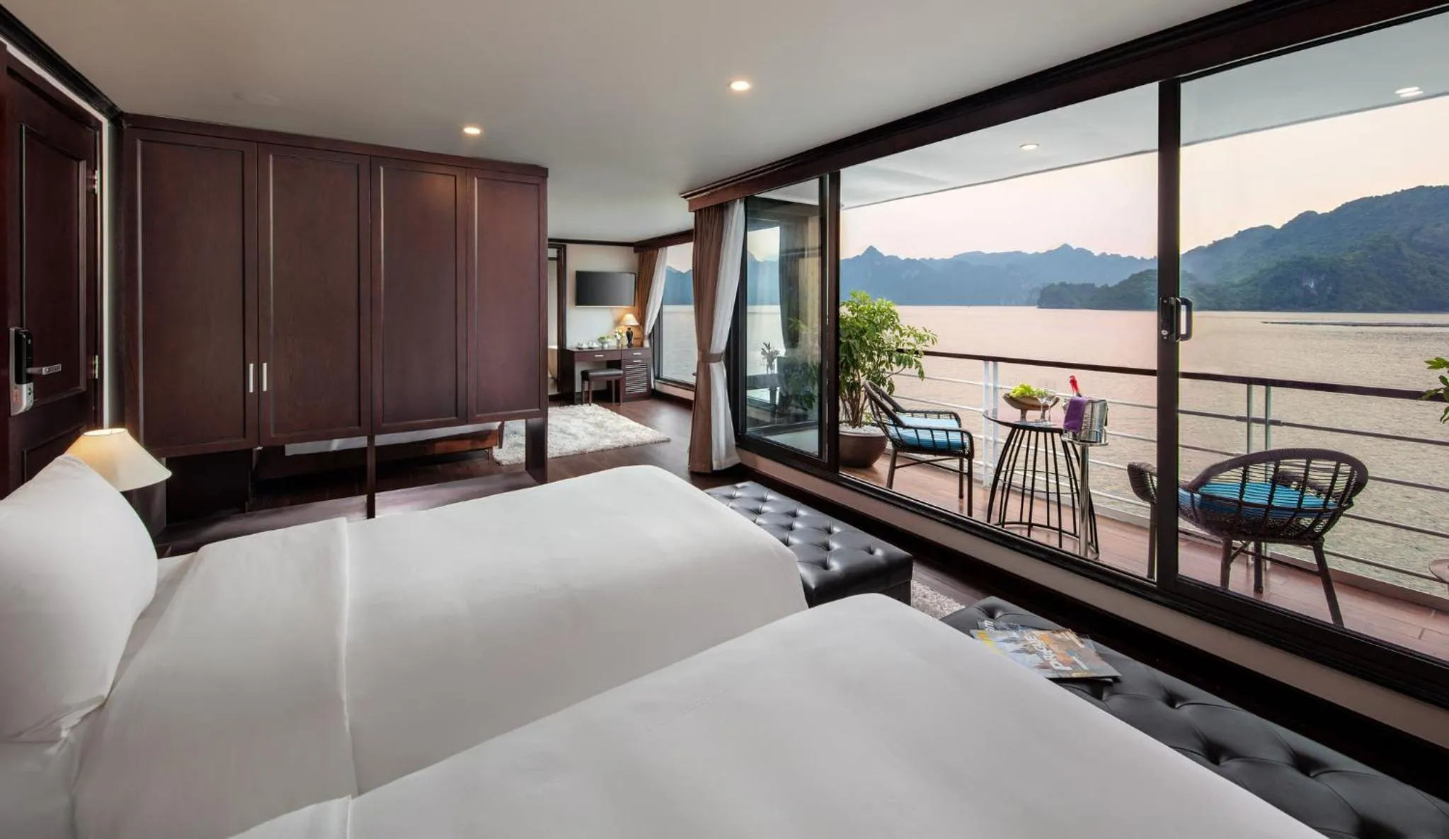 Bed in Mon Cheri Cruises