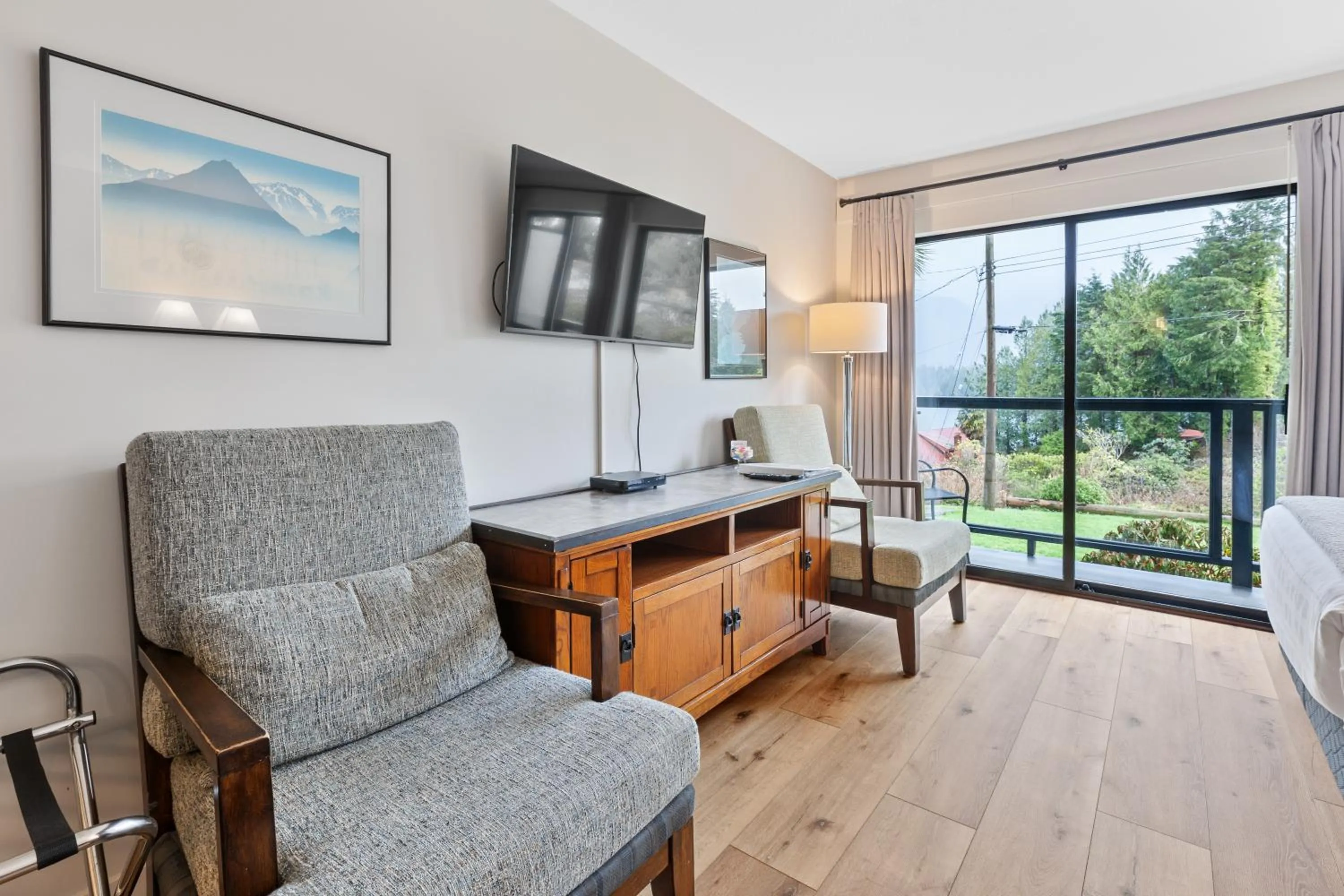 TV and multimedia in Tofino Motel Harbourview