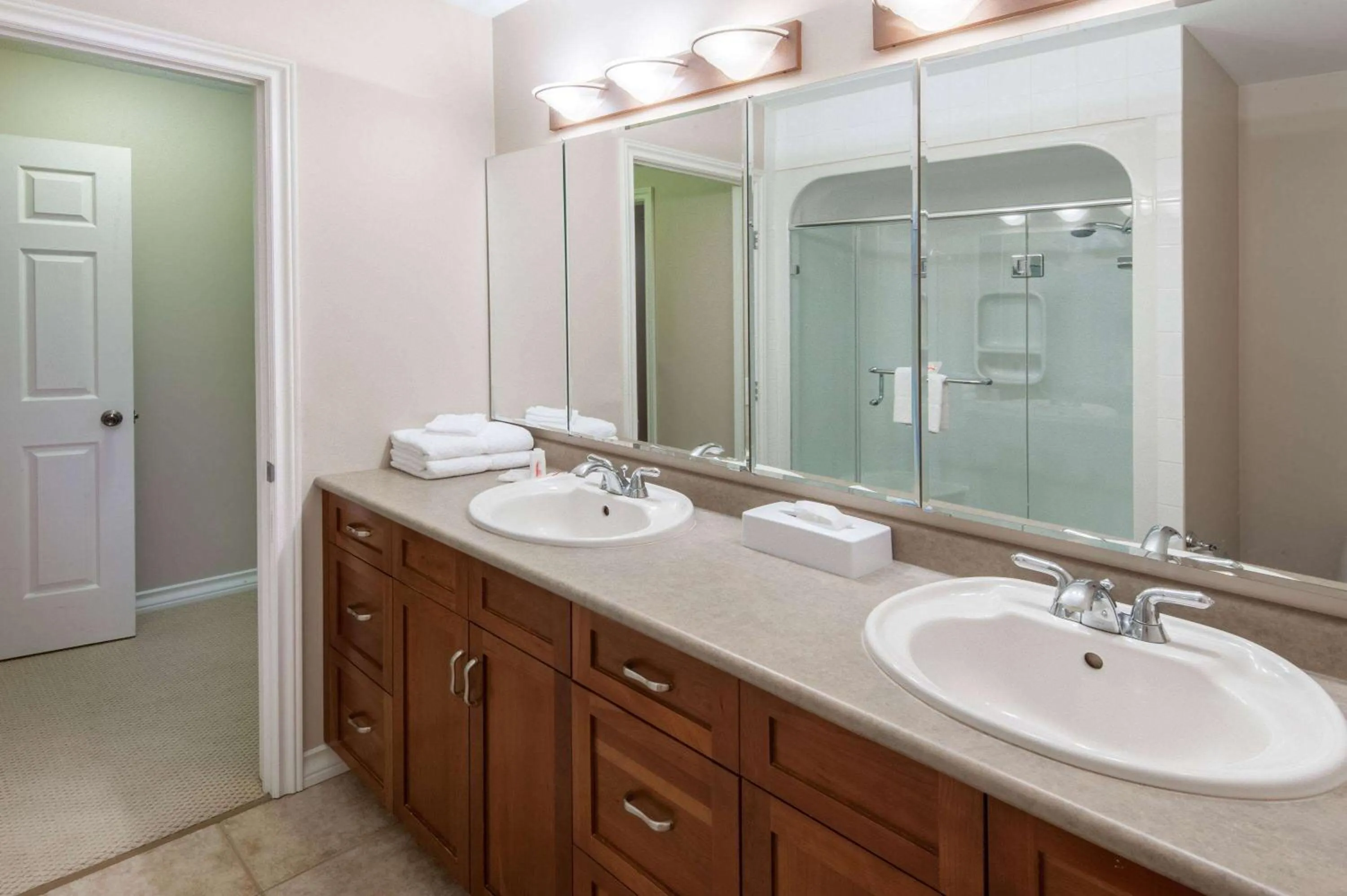 Photo of the whole room in Super 8 by Wyndham Cochrane