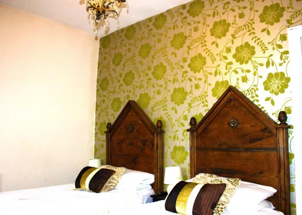 Bed in Ye Olde Nags Head