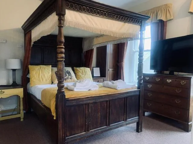 Bed in Ye Olde Nags Head