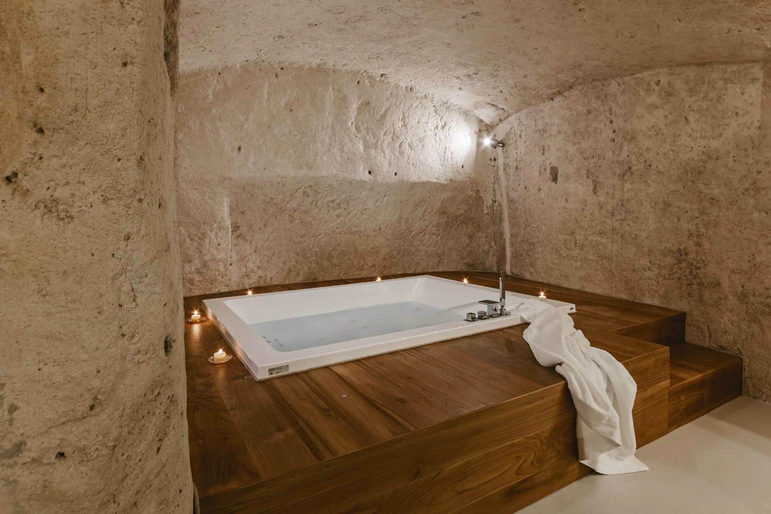 Hot Tub in Cenobio Hotel & SPA Matera